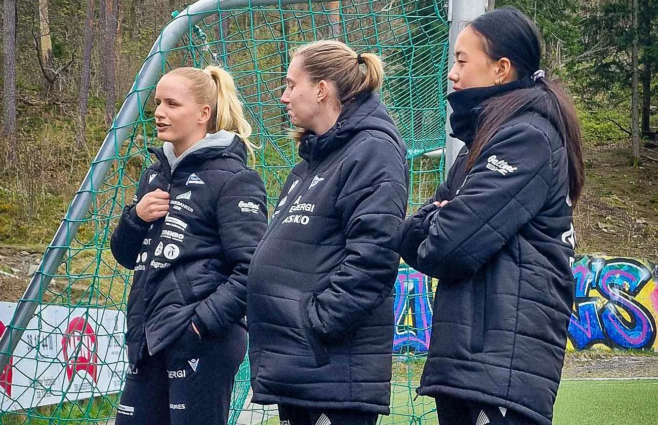 Hånes fikk besøk av Startjentene