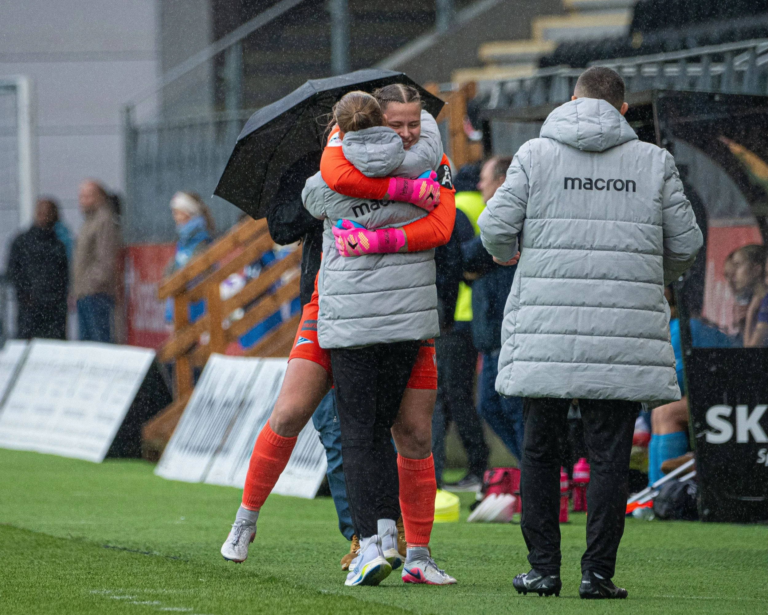 F&oslash;lelsen n&aring;r du b&aring;de redder straffe og blir k&aring;ret som banens beste spiller? 🥹💛🫂

📸 @espengundersen90