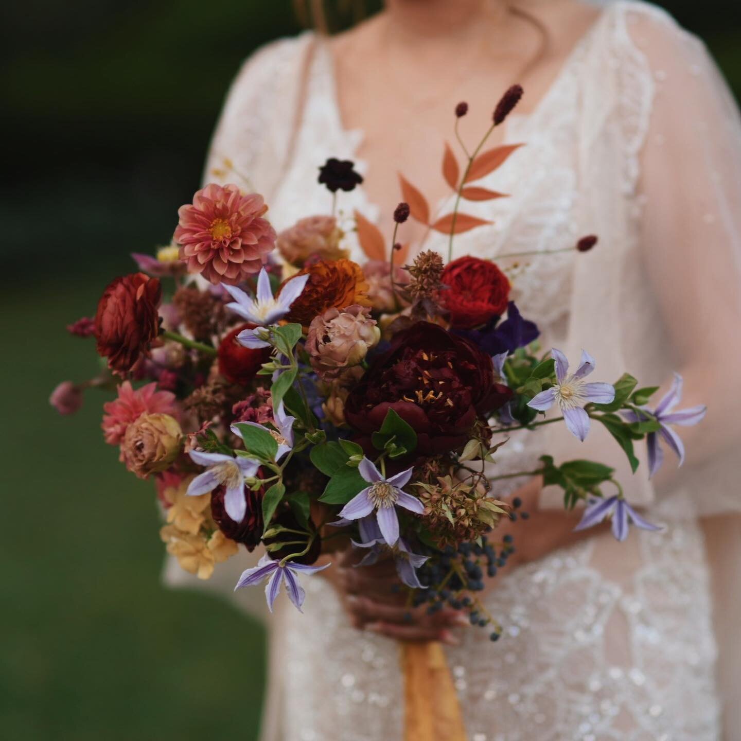 Lucky to have a photographer among the guests take &lsquo;every florists dream bouquet shots&rsquo; 📷
Thank you @leyism for bringing your camera, taking these and surprising me in my inbox 😊😌

Bride @mtremy 
Event planning @curatedbygw 
Venue @par