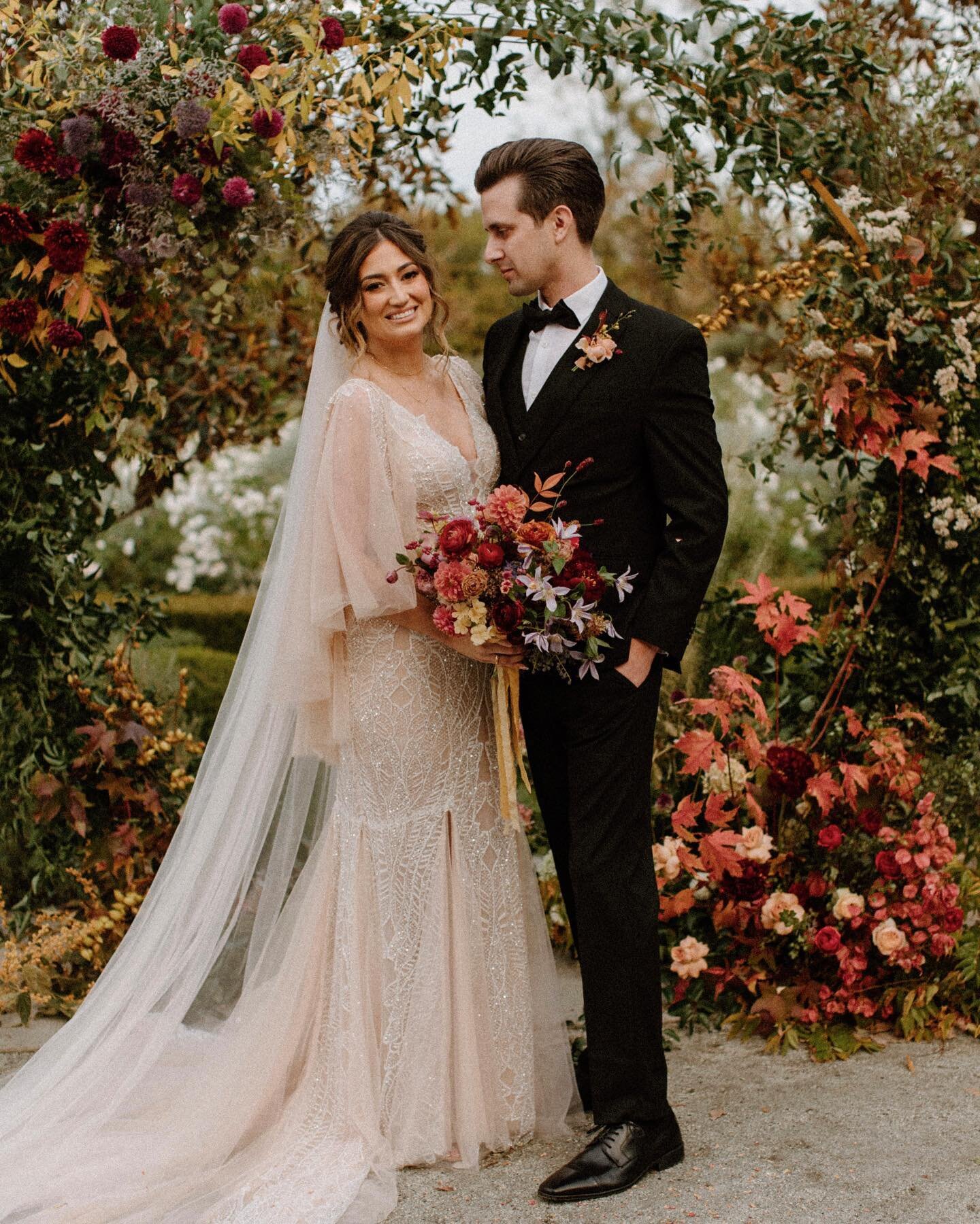 Can I just say I LOVE flowering for weddings so much 🤍🤍 &hellip;.such a  gorgeous venue with a dreamy garden. These two are so in love and I can&rsquo;t wait to follow their journey through this platform.  Thank you for having me be part of your st