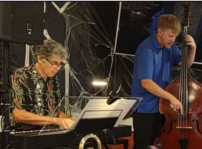Robert Nissim performs