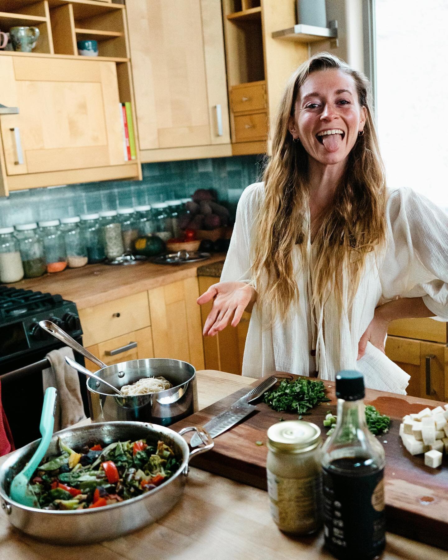 hi 😇 reminder that it is 100% possible for you and food to be friends 🤝🏼

(yes, it is possible for YOU - no matter how chaotic and stressful food might feel sometimes).

➡️ your natural relationship with food is harmonious and easeful 🙏🏻💫

it i