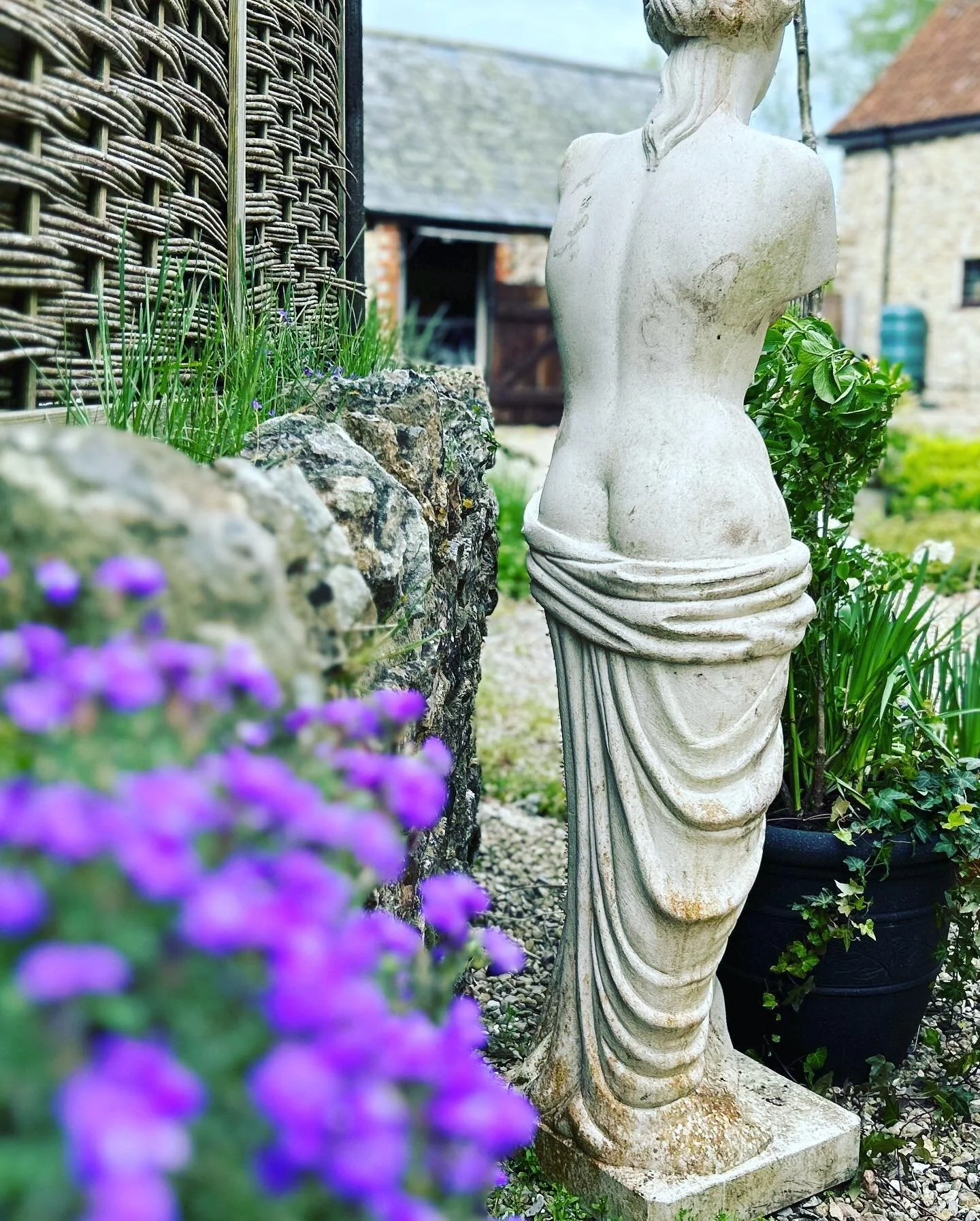 #worldnakedgardeningday2023 was on 6th May &hellip; well well I&rsquo;m not surprised I only saw a couple put posts up for this and they live in Spain! 

England you had been dark, cold and wet but today you are glorious. Seems it is the first hot da