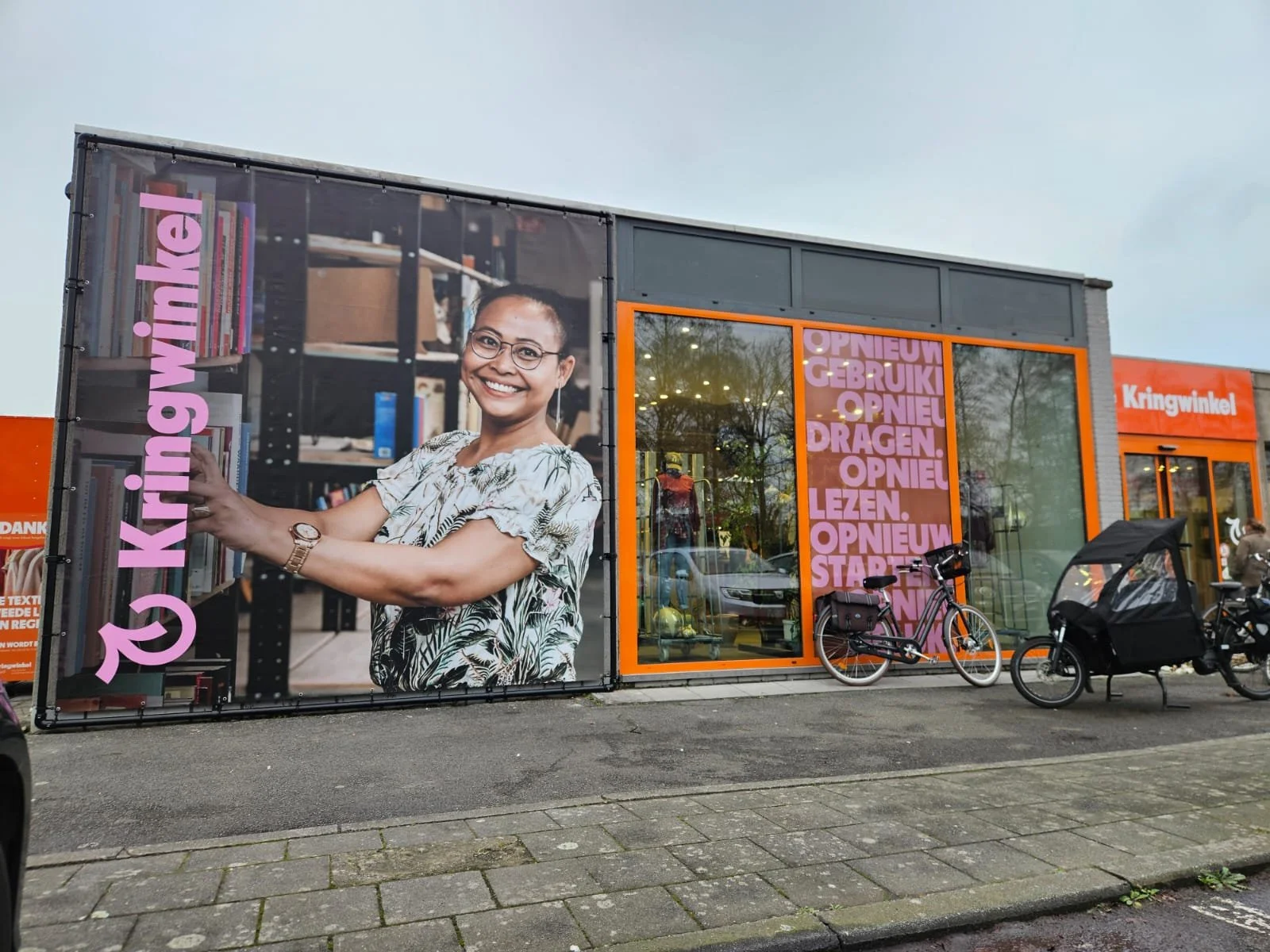Gevelreclame en raambelettering Kringwinkel