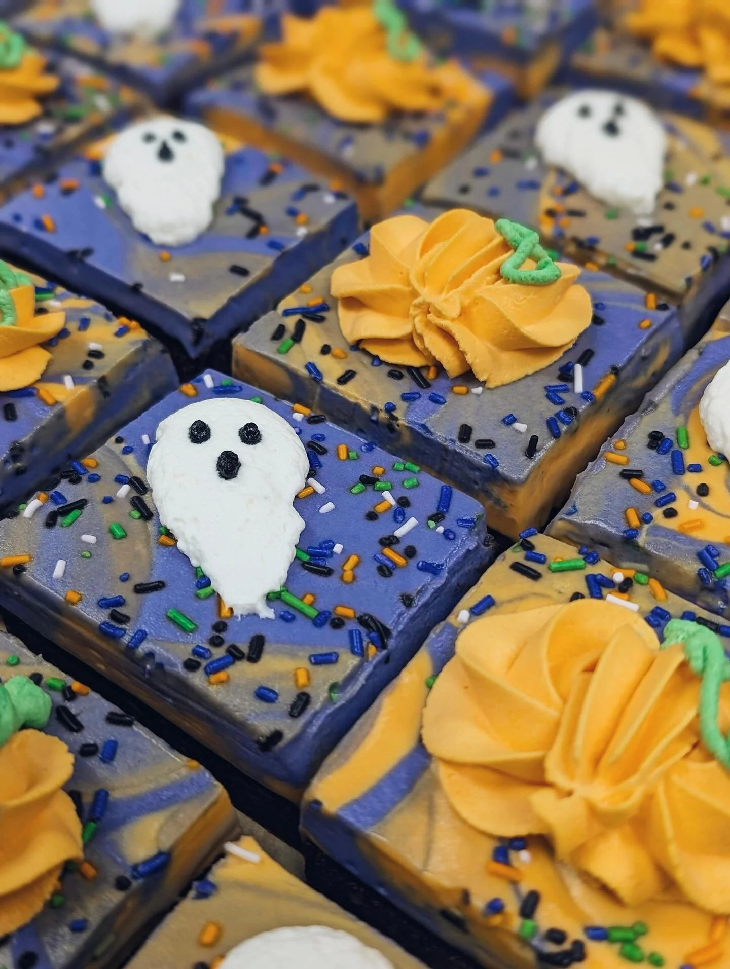 Spooky scary cheesecake brownies you will be scared to miss - white chocolate mousse making them extra creamy, decadent &amp; delicious! 👻

#lynchburgva #lynchburgbakery #lyhlovesyou #flourdistrictva #flourdistrict #coffee #latte #lynchburgcoffee #s