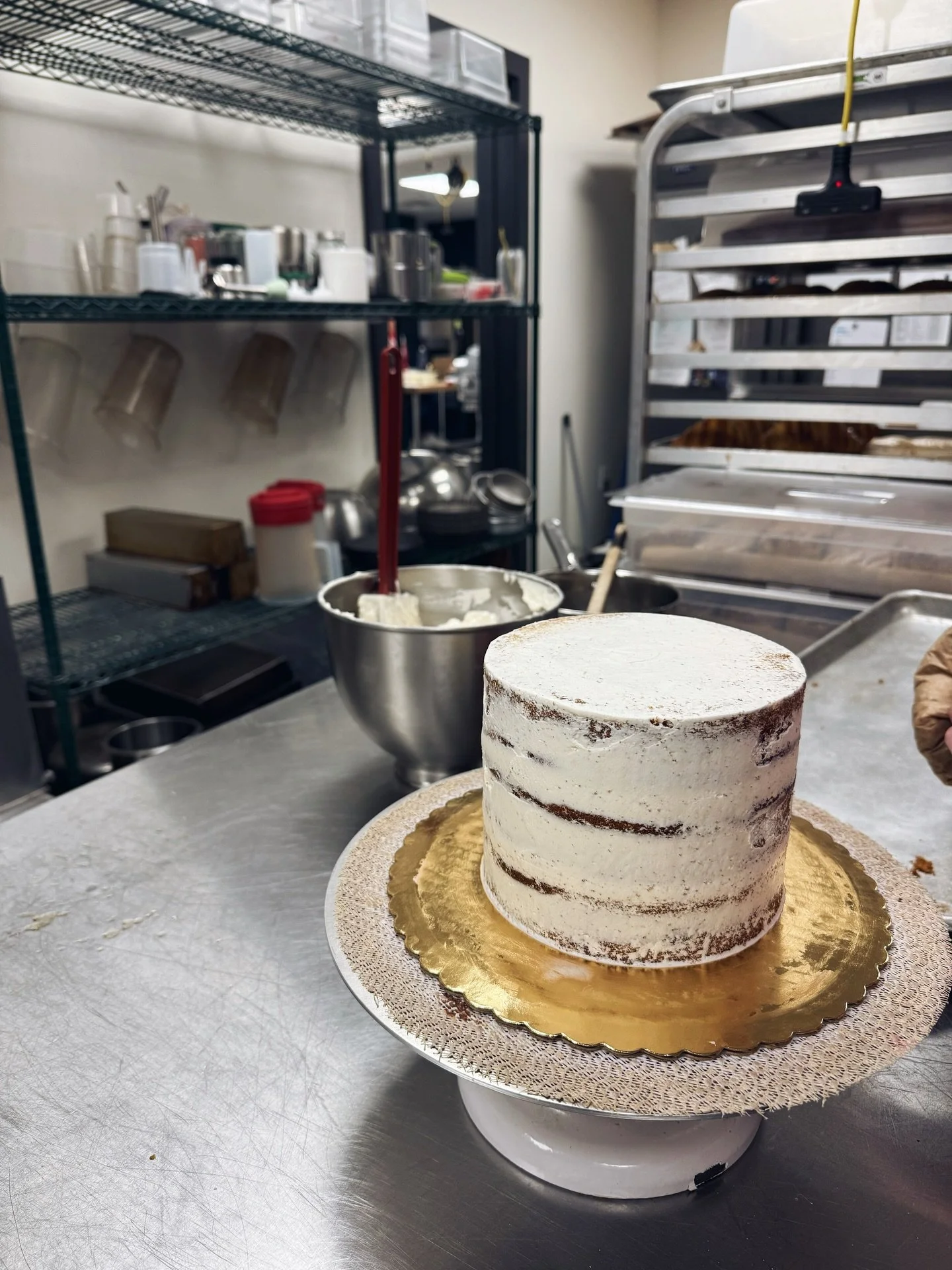 Three sessions &amp; endless cake confidence. Join the sweet fun! Our Intro to Cake Making &amp; Decorating series starts in just a few weeks, so snag your spot today! 🎂