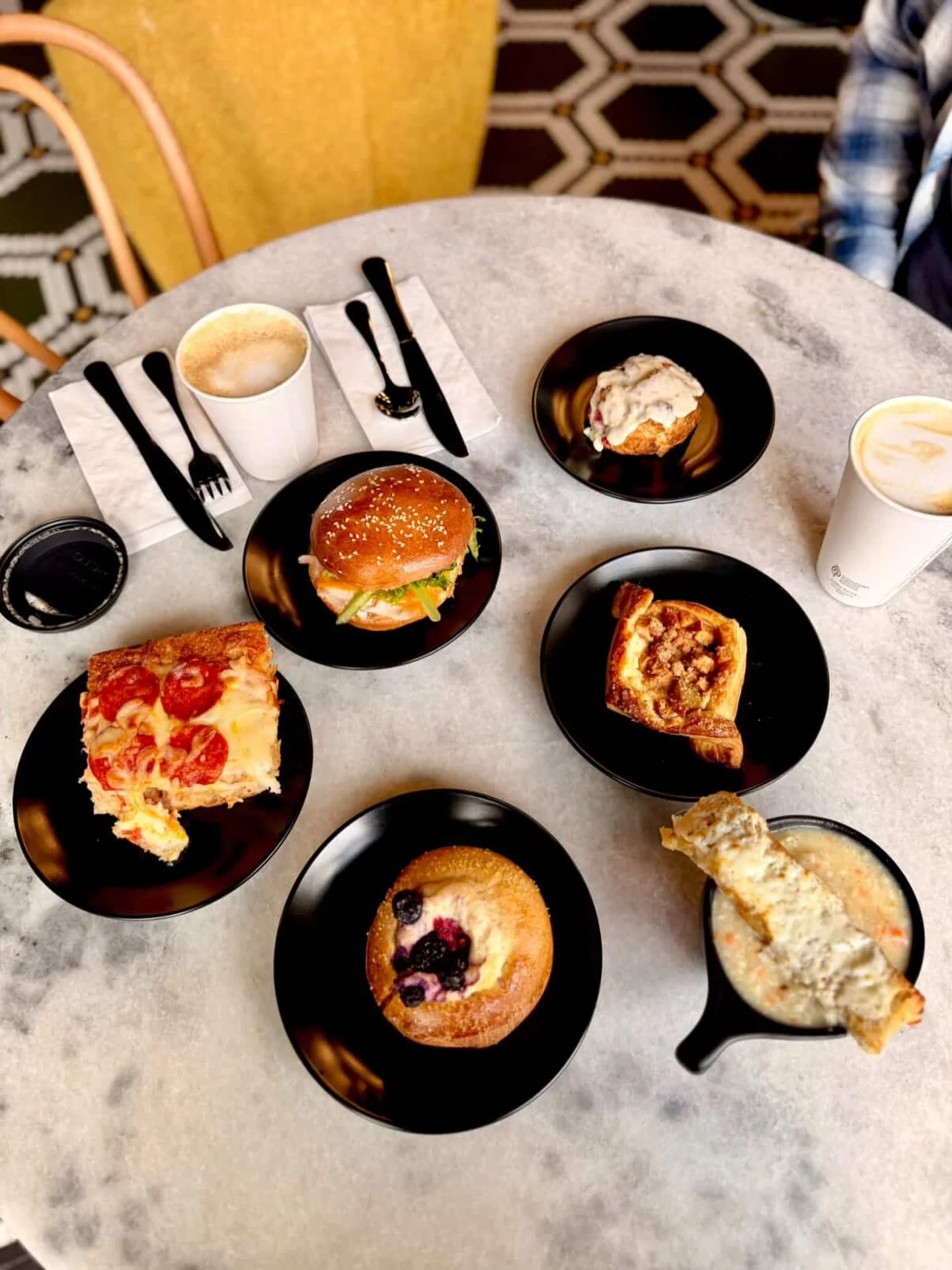 Something savory, something sweet = the perfect Sunday ☀️