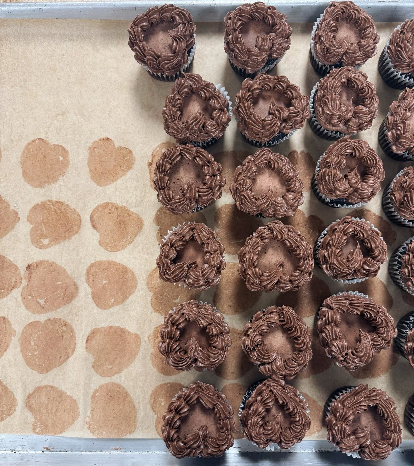 💝 Happy Valentine&rsquo;s Day 💝
So many sweet treats to choose (these are just a few) for the ones you love! Swing by til 4, first come first serve.