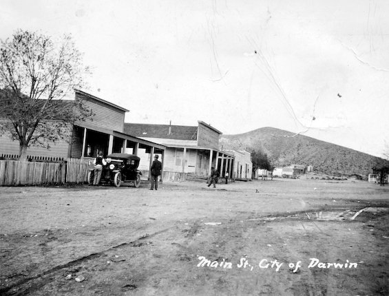 UNK 250--Main St. City of Darwin, April 1915.jpg