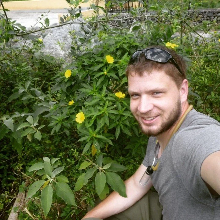 🎉 Huge congrats to our own Dr. Jason Laurich for his outstanding #graduate research project on how diverse and abundant #mutualisms shape #plant life! His project was so good, in fact, that it won him the prestigious Stearns Graduate Student Prize ?