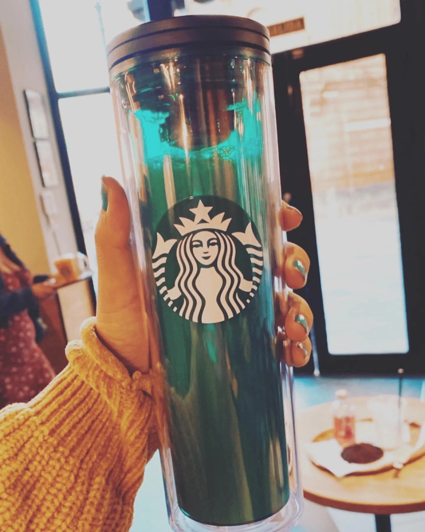 Happy International Coffee Day!
⠀⠀⠀⠀⠀⠀⠀⠀⠀
I celebrated by picking up a brand-new Starbucks tumblr @starbucks_es
⠀⠀⠀⠀⠀⠀⠀⠀⠀
And they give me a free latte 😍
⠀⠀⠀⠀⠀⠀⠀⠀⠀
Let me know in the comments below if you&rsquo;re celebrating today with your fave co