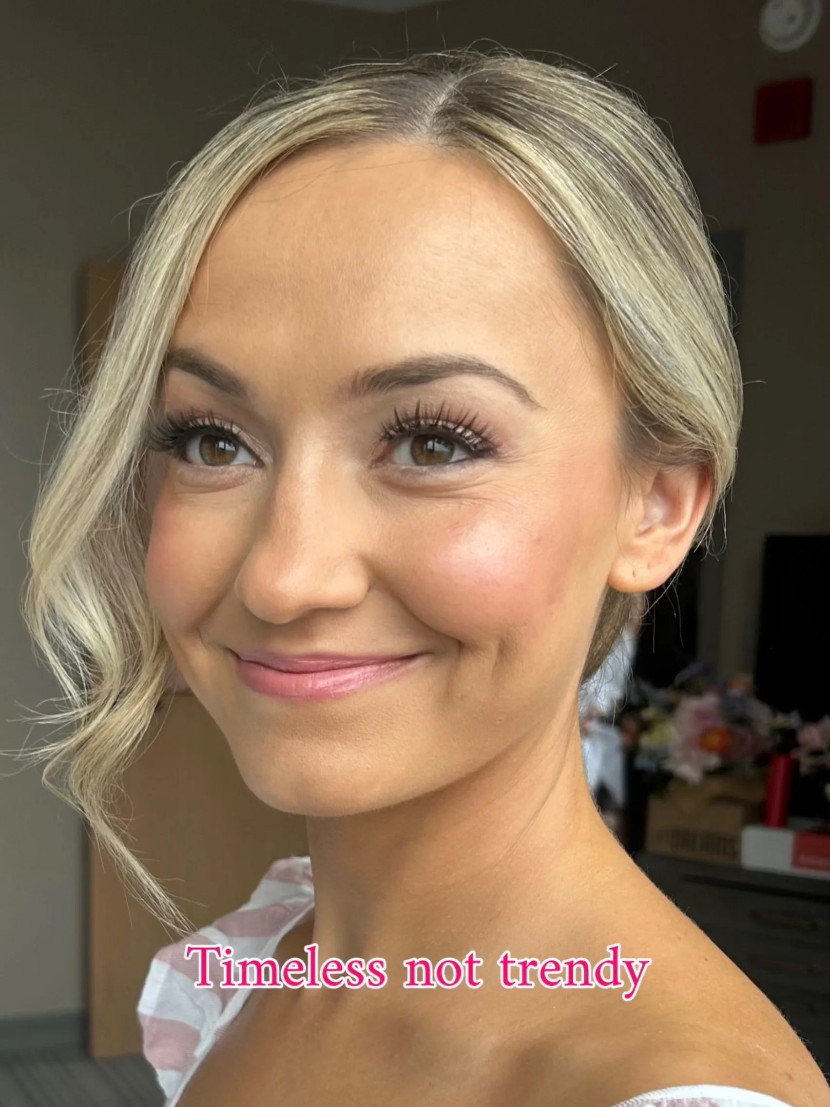 Trends come and go, but your wedding photos are forever 🤍 Creating bridal makeup that still feels just as beautiful years from now.