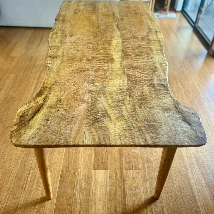 Our customer really knew how to make the figuring pop on this gorgeous table. Check out his video to see highlights of the project @joerocco_designs 🥰