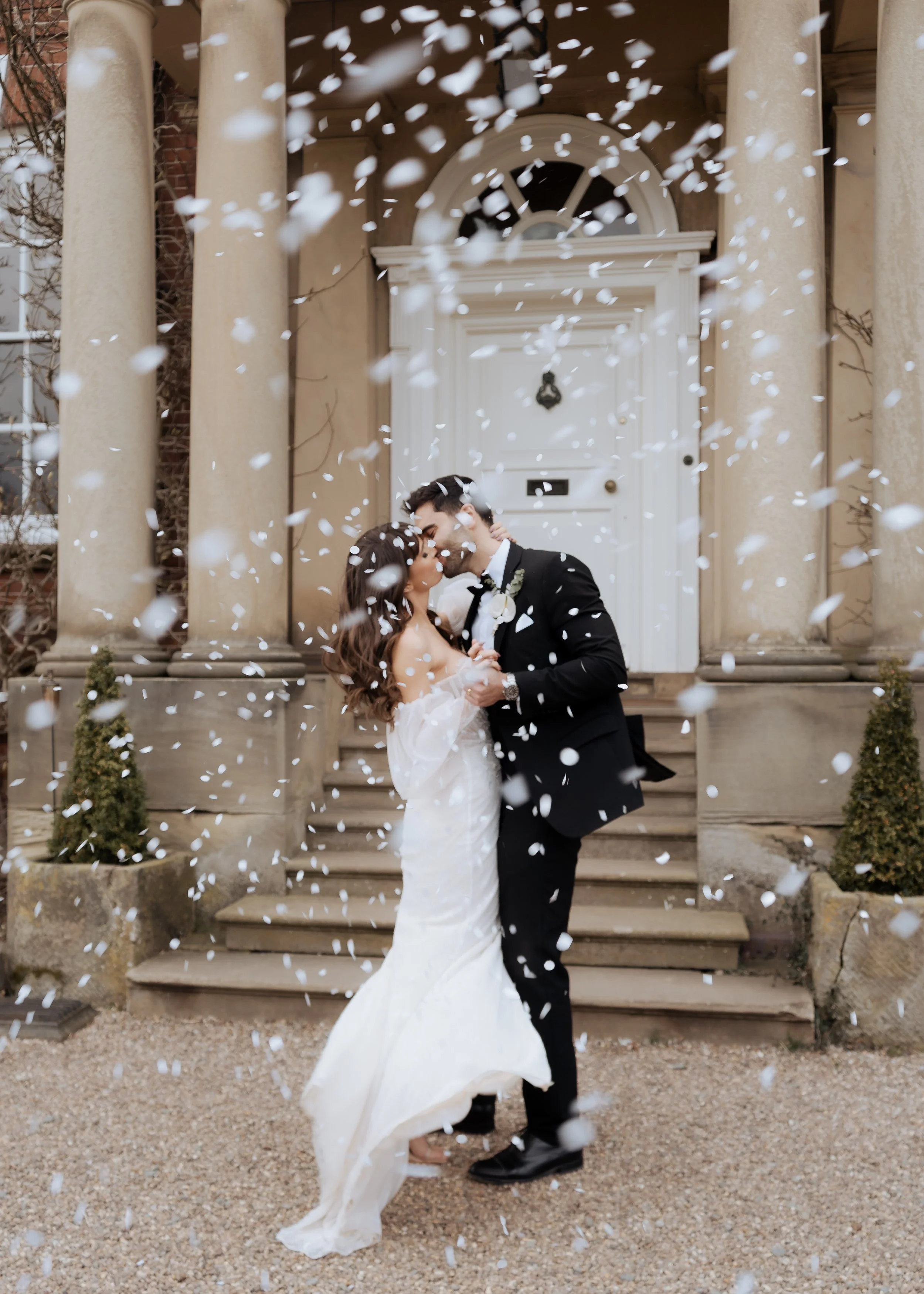 A joyful confetti moment outside Iscoyd Park, filled with movement, laughter, and celebration. One of my favourite venues for relaxed yet elegant weddings, where natural emotion and timeless architecture meet.