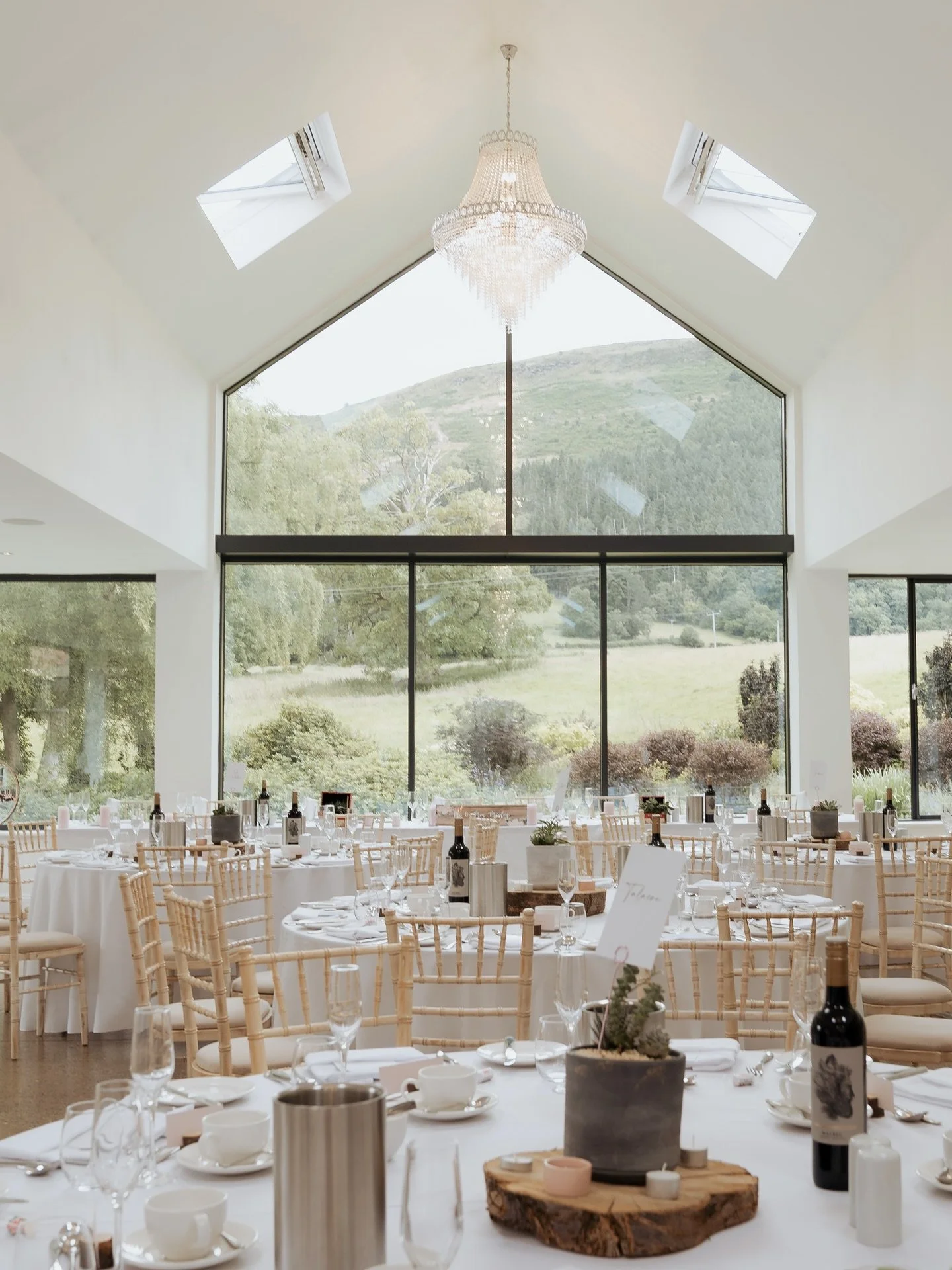 Tyn Dŵr Hall, a beautifully light-filled wedding space in North Wales.

Calm, elegant, and timeless.

#TynDwrHall
#NorthWalesWedding
#EditorialWeddingPhotography
#LuxuryWeddingUK
#weddingvenueinspiration