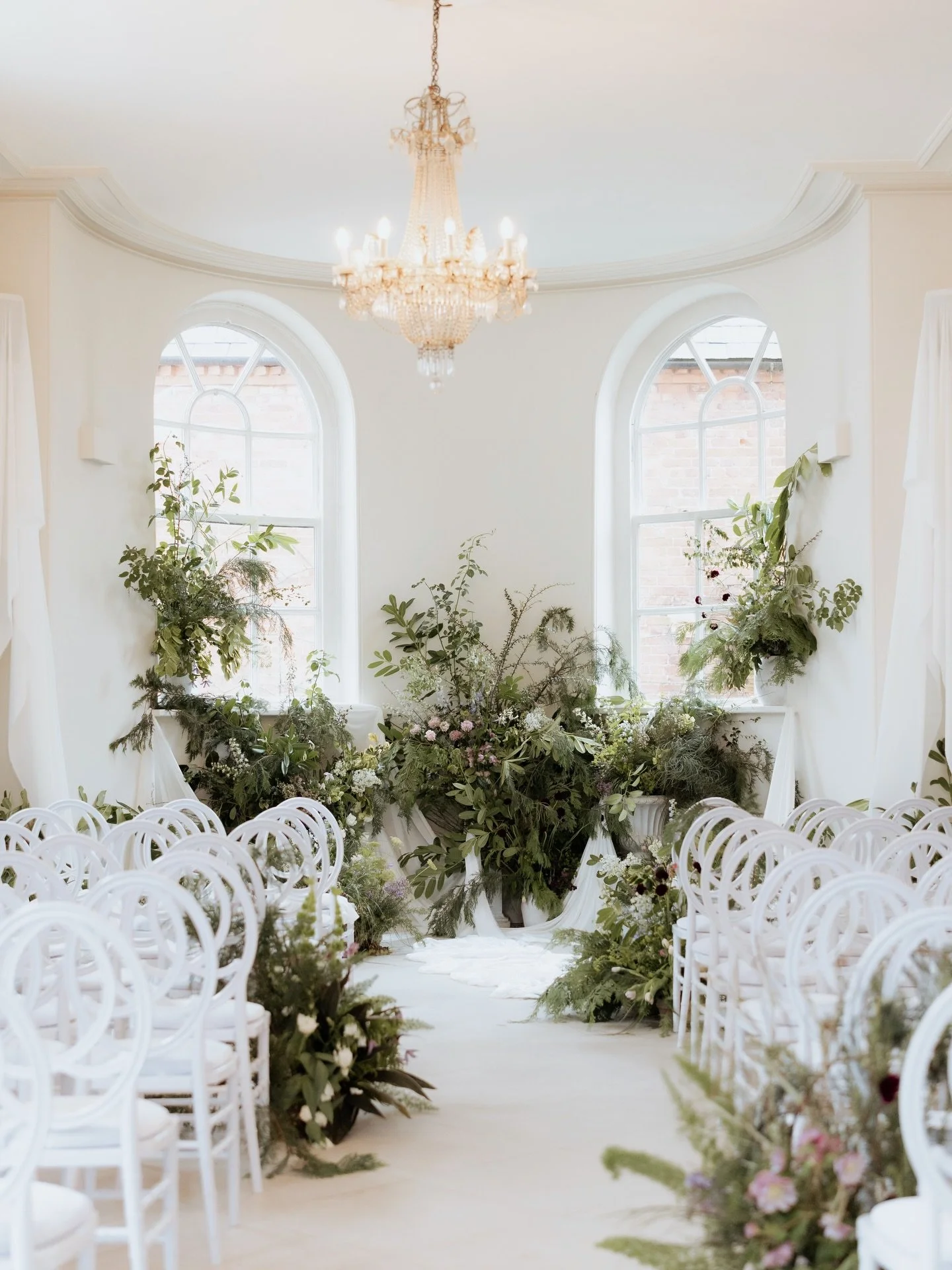 An editorial ceremony vision at Iscoyd Park.
Soft light pouring through the arched windows, layered florals framing the aisle, and a space designed to feel beautifully unhurried.

Spaces like this deserve to be documented gently, letting the atmosphe