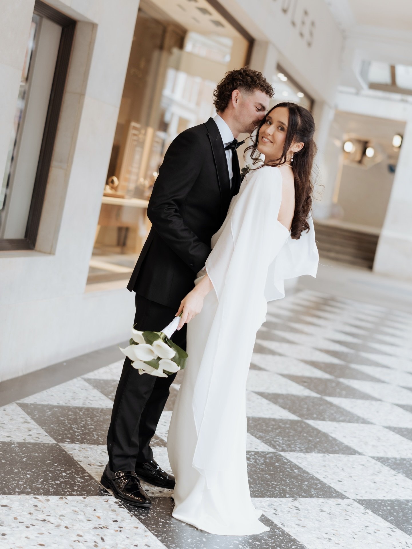 A city kind of love, set against stone and stillness.

Chester holds a quiet elegance, the kind that doesn&rsquo;t ask for attention, but always has it.

For couples choosing something more considered, more refined&hellip;

intimate celebrations in t