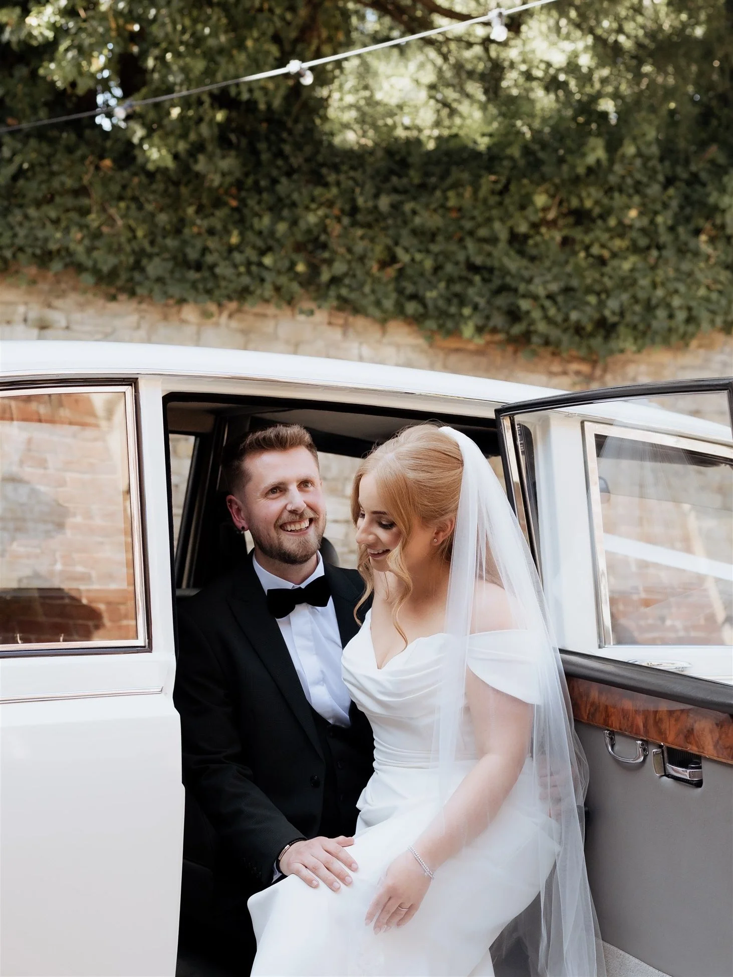 One year ago today ✨

A beautifully elegant day at The Coach House at Soughton Hall, full of warmth, emotion, movement and the kind of atmosphere that makes everything feel timeless to photograph.

From champagne in the courtyard to golden evening li