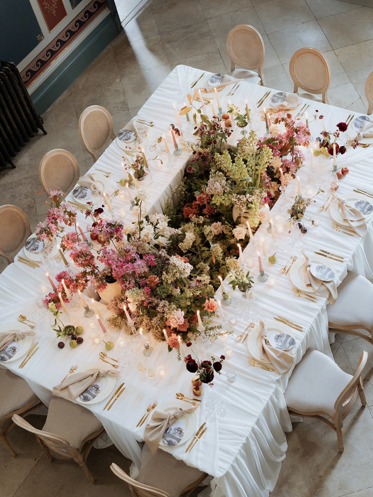 A love letter to beautiful tablescapes. 🤍

The kind of thoughtful design that transforms a wedding from simply beautiful to completely unforgettable.

Workshop host and curator- @luxe_byamelia and @luxe.workshops 
Venue- @thelocationhouse 
Stylist- 
