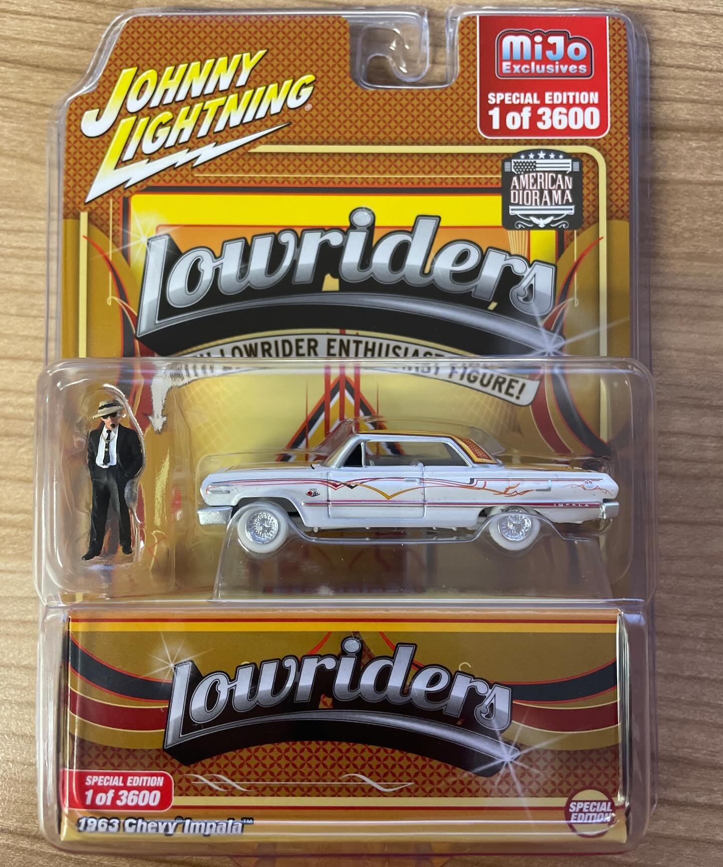 Johnny Lighting Lowriders 

#johnnylightning #diecast #diecastcollector  #lowriders  #impala #mijoo
