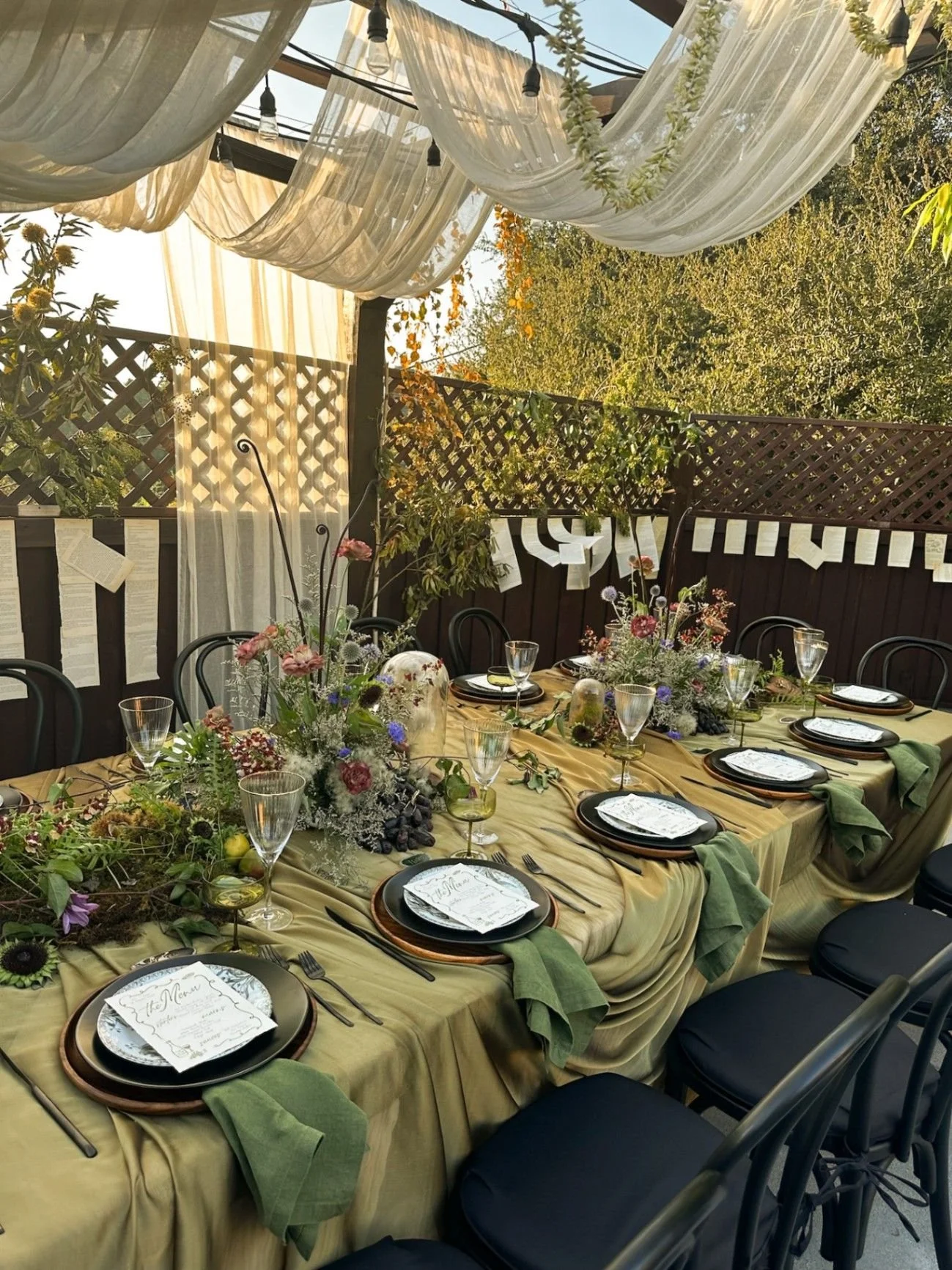 3 ways we elevate every tablescape. 🍽️✨

1️⃣ Visual Storytelling: Every detail curated to tell your unique story.
2️⃣ Intentional Tones: Embracing muted, earthy, and grounded palettes.
3️⃣ Texture over Everything: Layering rentals, signage, and flor