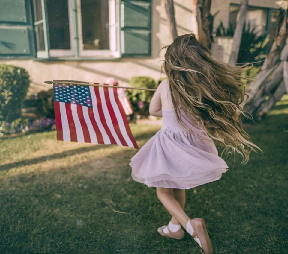 🎆Celebrate Independence Day at Mount Vernon! 🇺🇸 Experience the power of the Naturalization Ceremony, witness a stunning fireworks display, and immerse yourself in Revolutionary War reenactments. Pay homage to George Washington with a solemn wreath