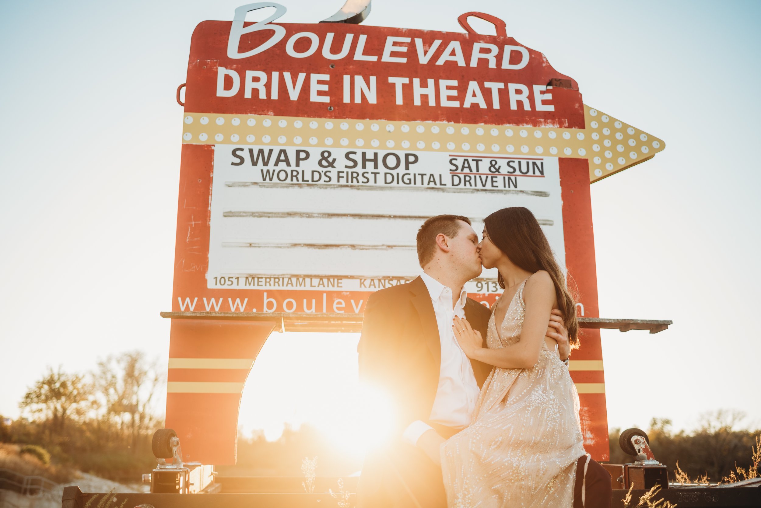 engagement-session-boulevard-drive-in-theatre-kansas-city-photographer-denise-jambor-photography-marie-and-trevor-blog (18).jpg