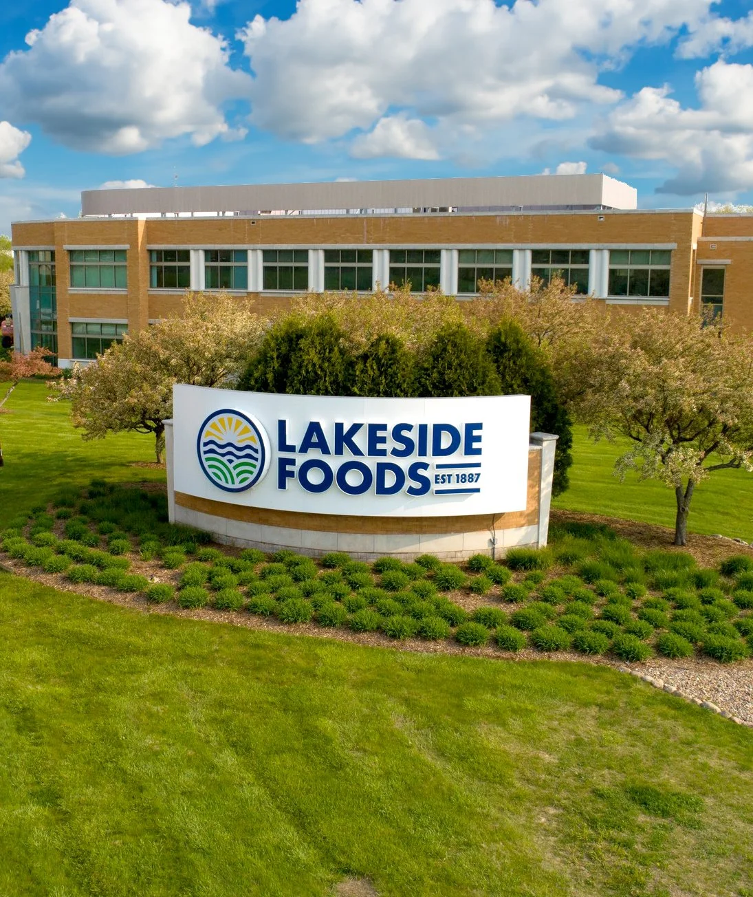 monument sign-lakeside.jpg