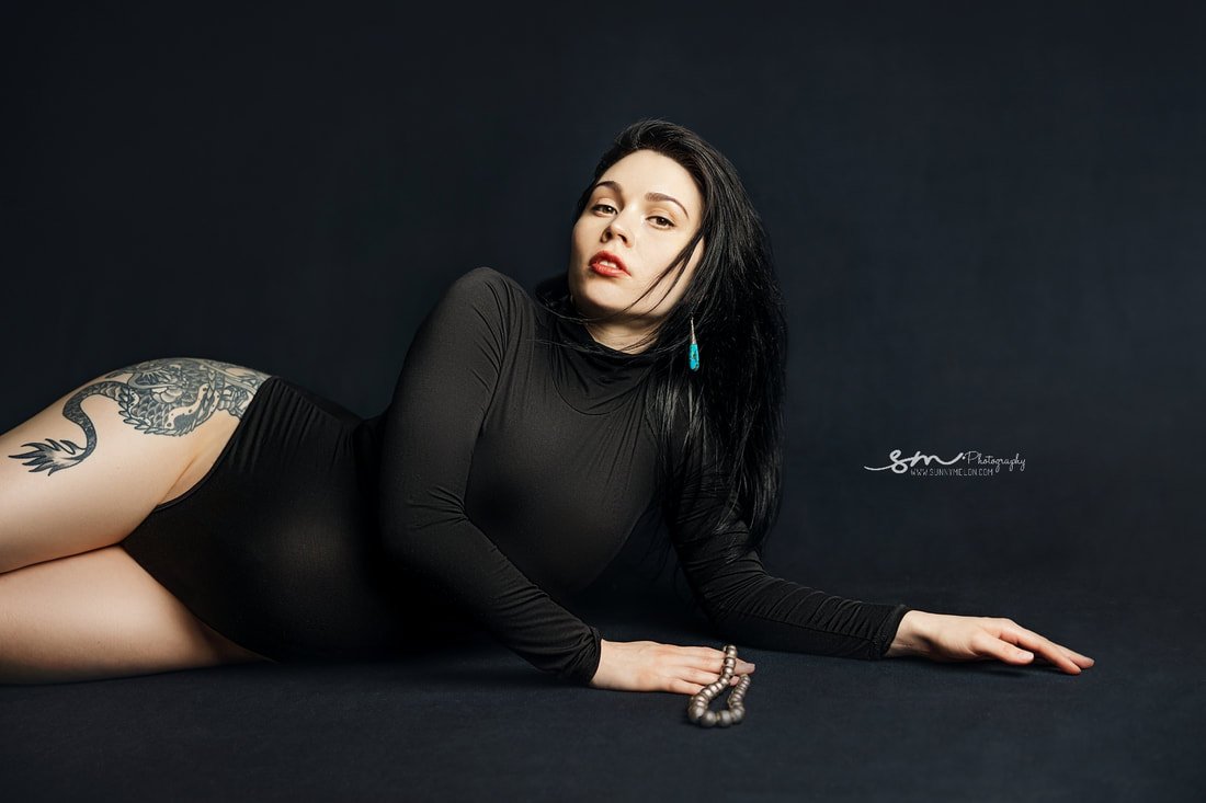 Portland Boudoir Maternity Photography: Celebrate Your Changing Body