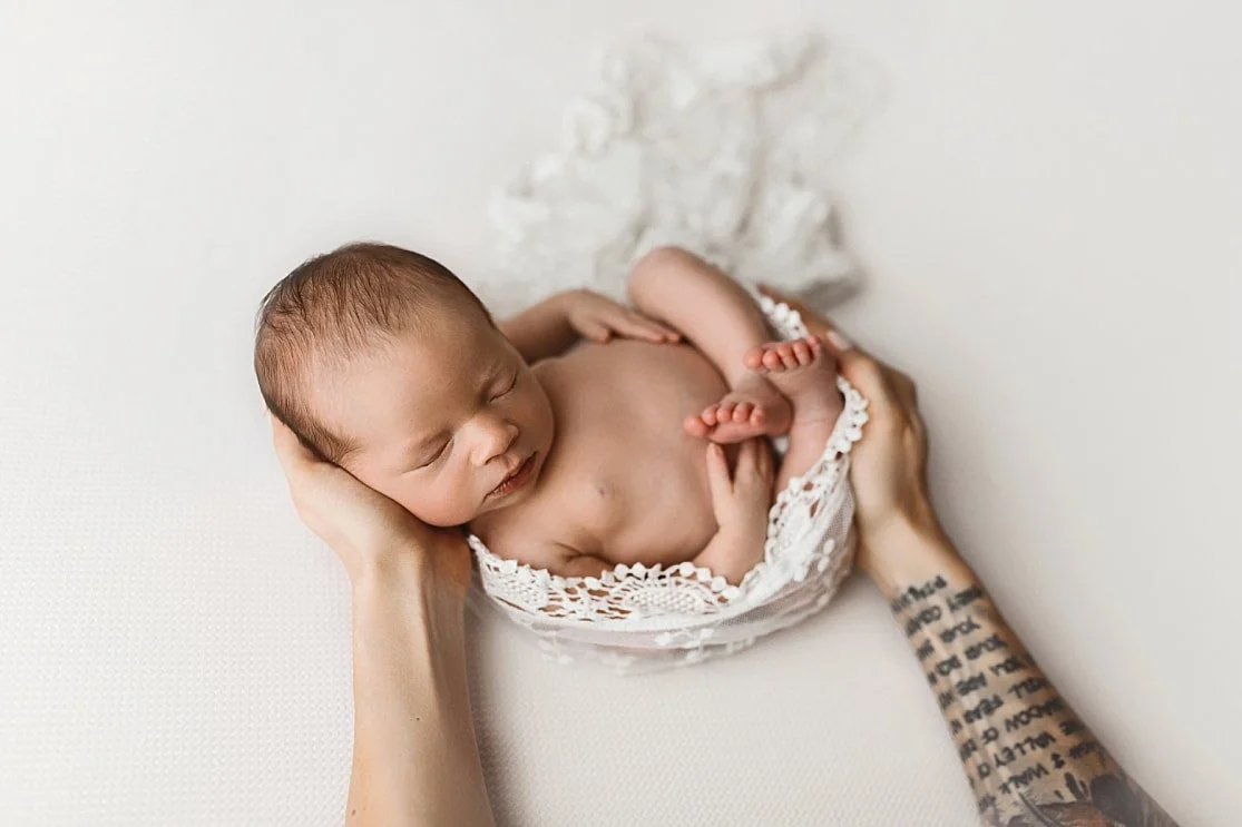 Timeless &amp; Minimalist: A Monochromatic Newborn Session in Washougal, WA