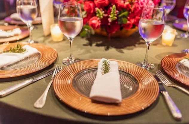 Big Crowd vs Big Spenders