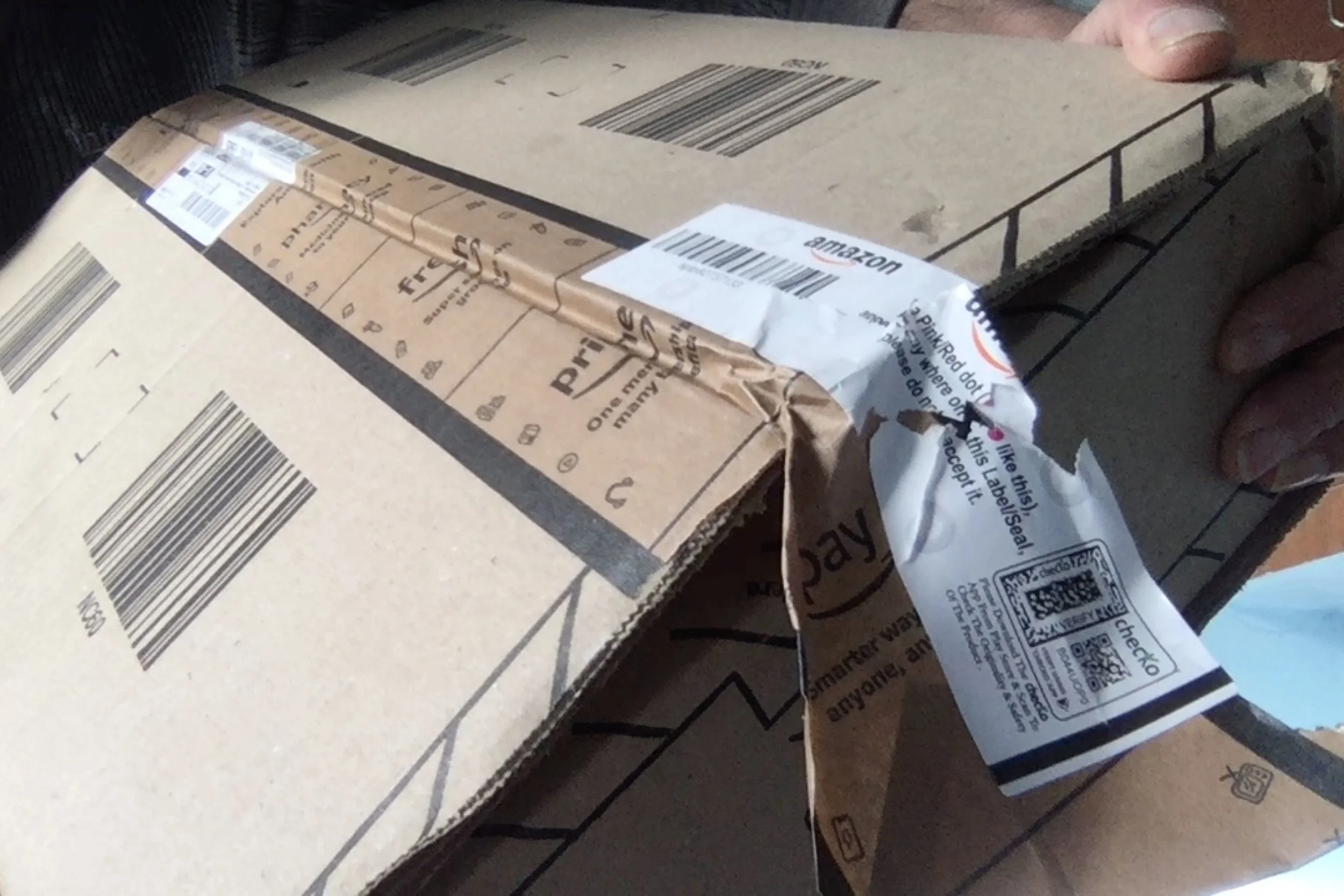 Amazon India’s ‘Pink/Red dot’ tape rollout is confusing at best