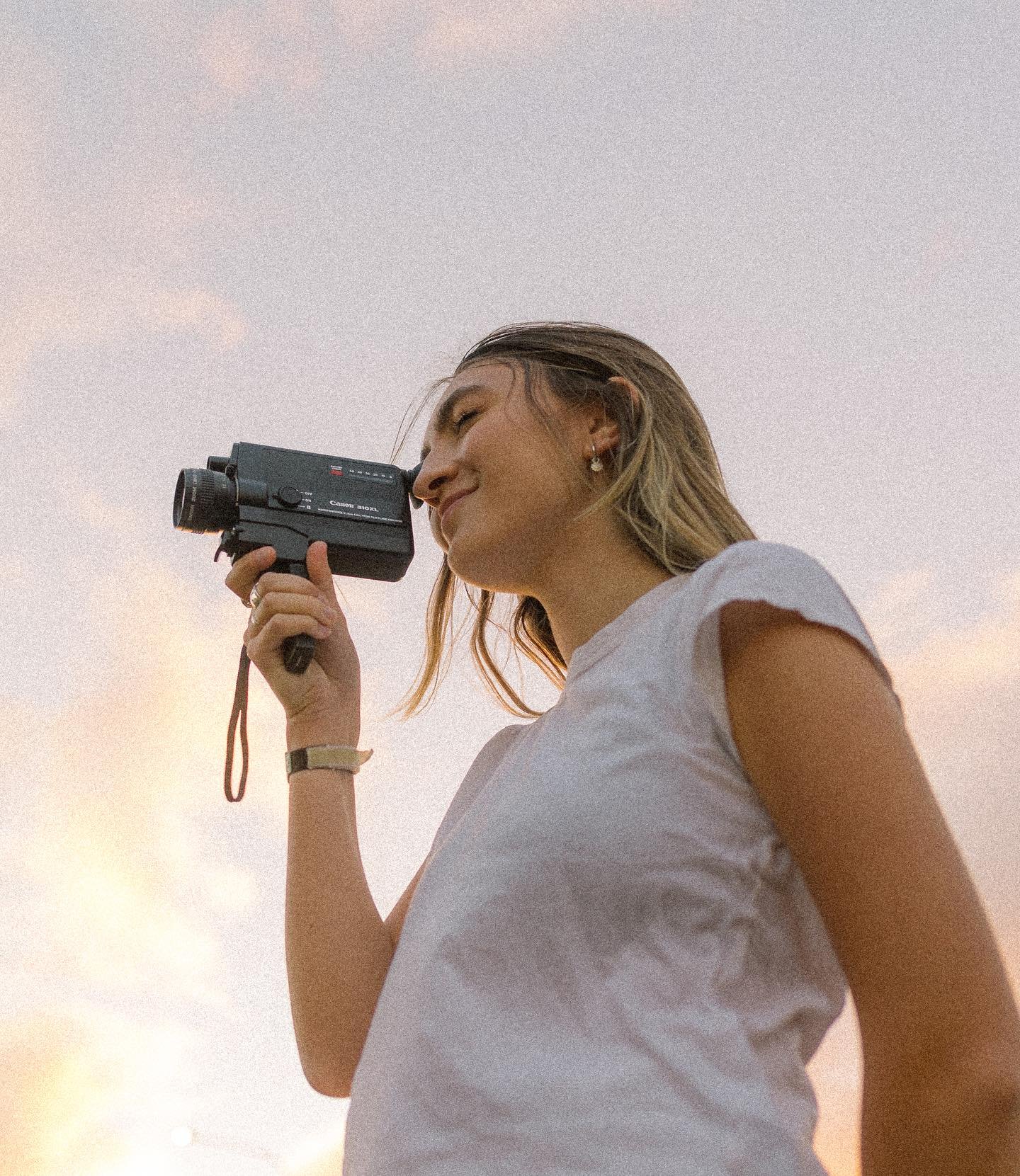 HI IT&rsquo;S ME (jessah blessah)

the girl in front of and behind and to the side of jessah blessah films!!!!! 

I&rsquo;m your Calgary based wedding videographer who is all about a GOOD VIBE. 

I&rsquo;ve been making vids since I was 16 for fun and