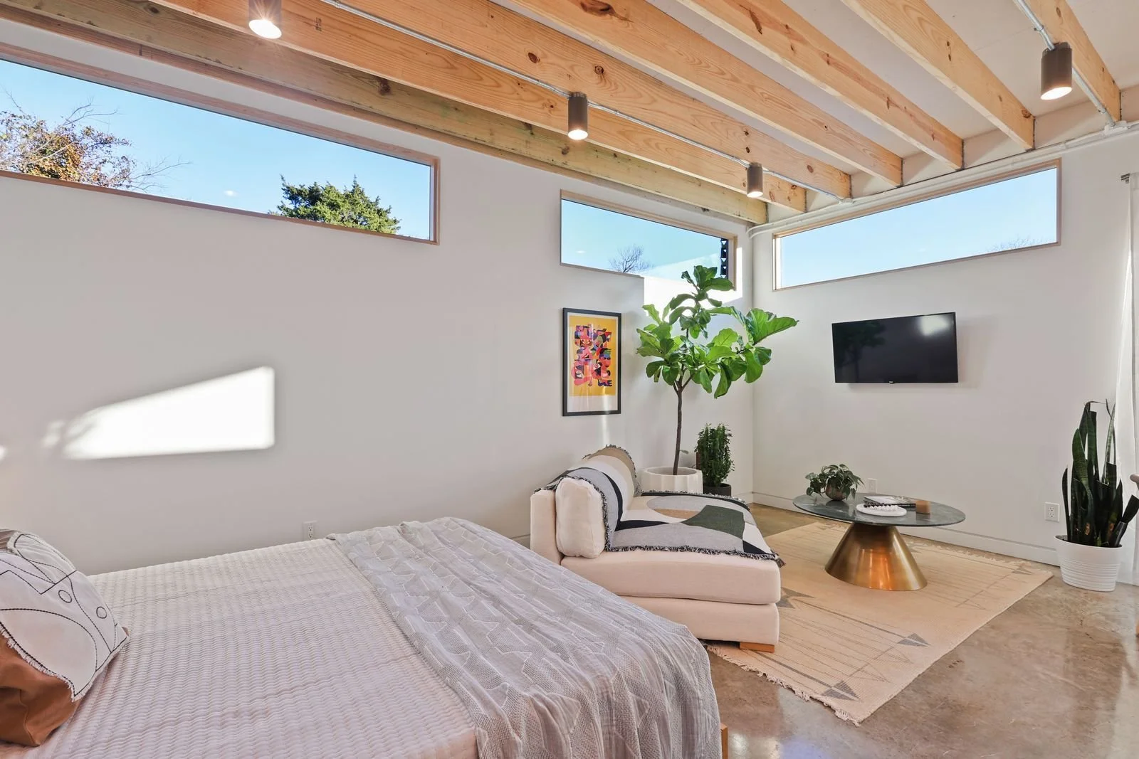 681bde9abab7b61c220e0f94_Green Leaf Unit E Pool House Living 2-p-1600.jpeg