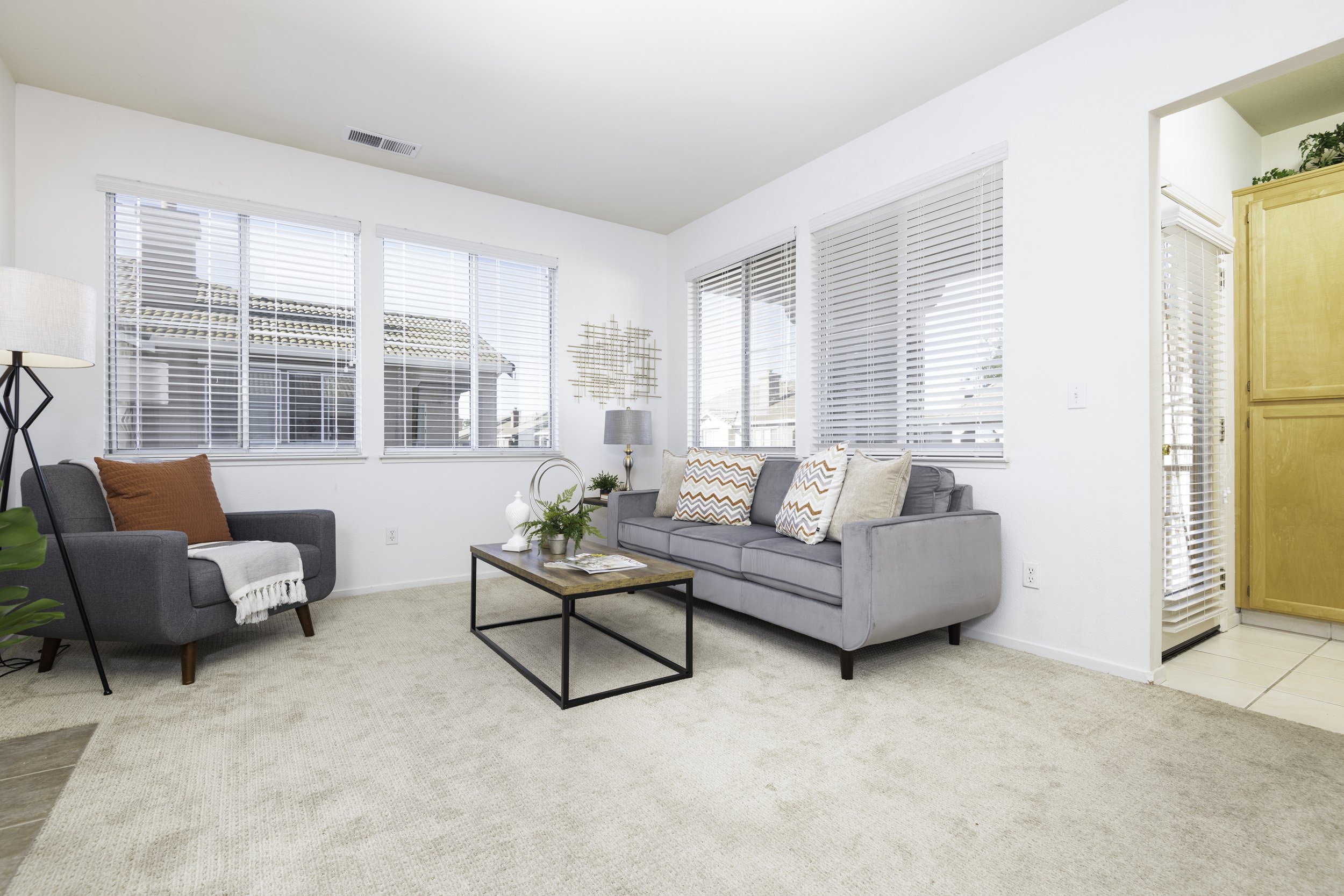 Livingroom 1 .jpg