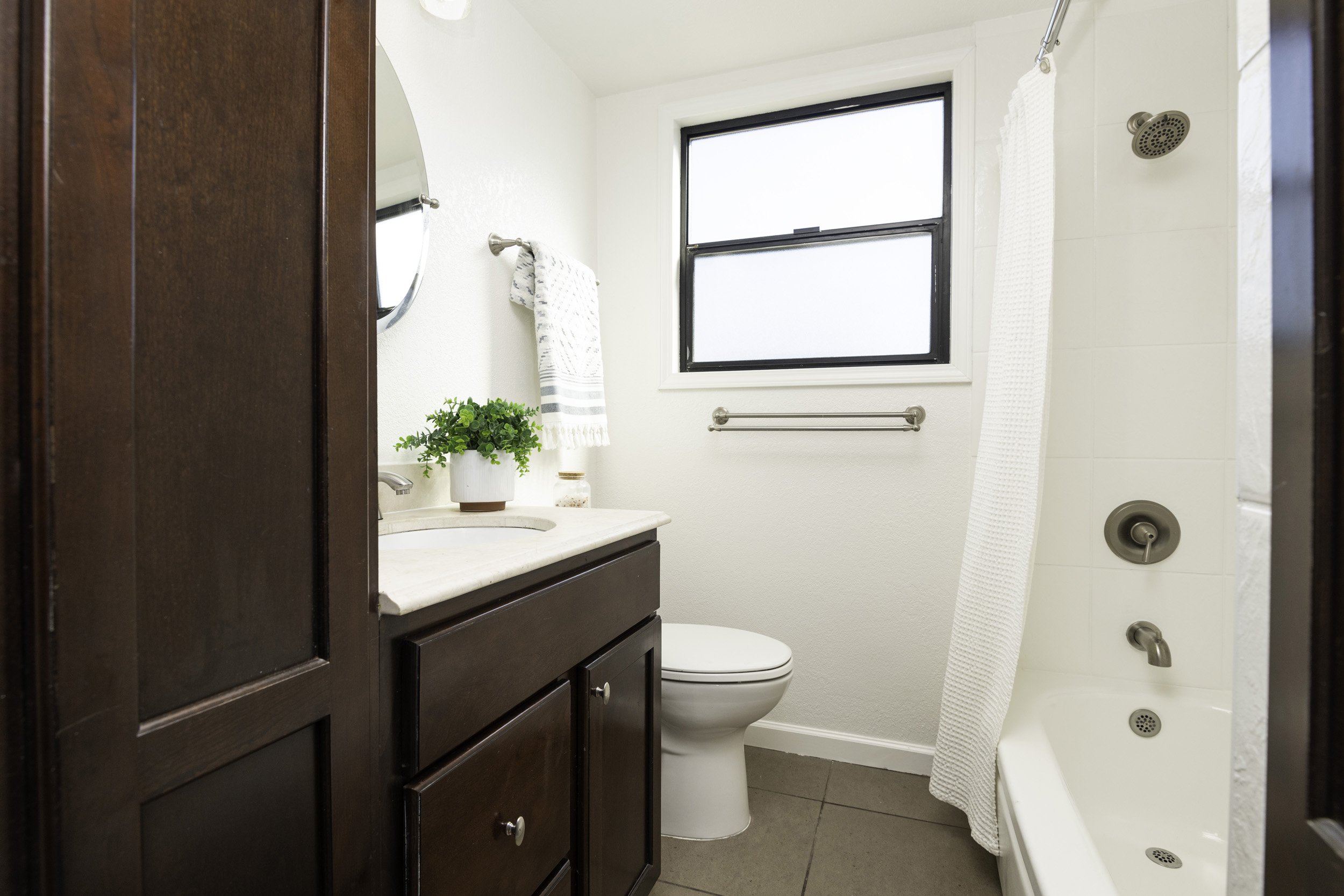 Bathroom 2.jpg
