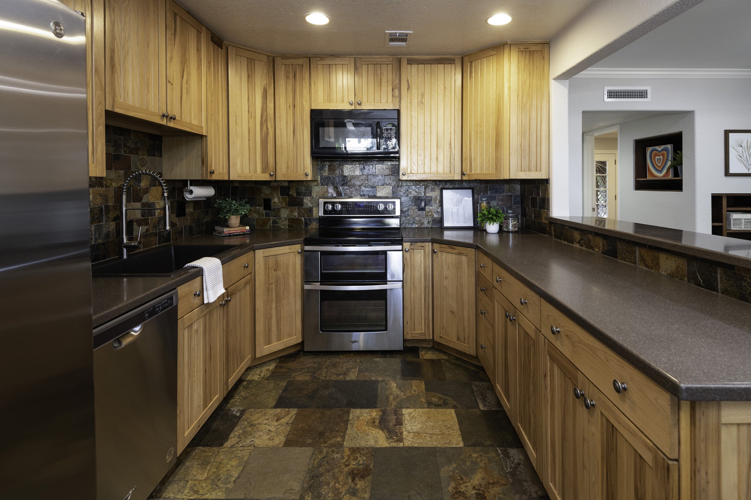 Kitchen 1.jpg