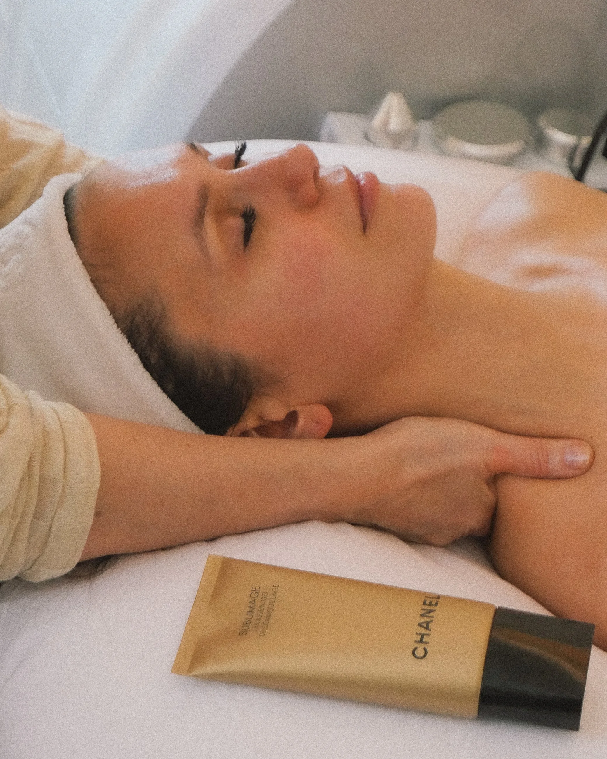 JoannaCzech_NinaDobrev_OscarsBeautySuite_IGCarousel_01.jpg