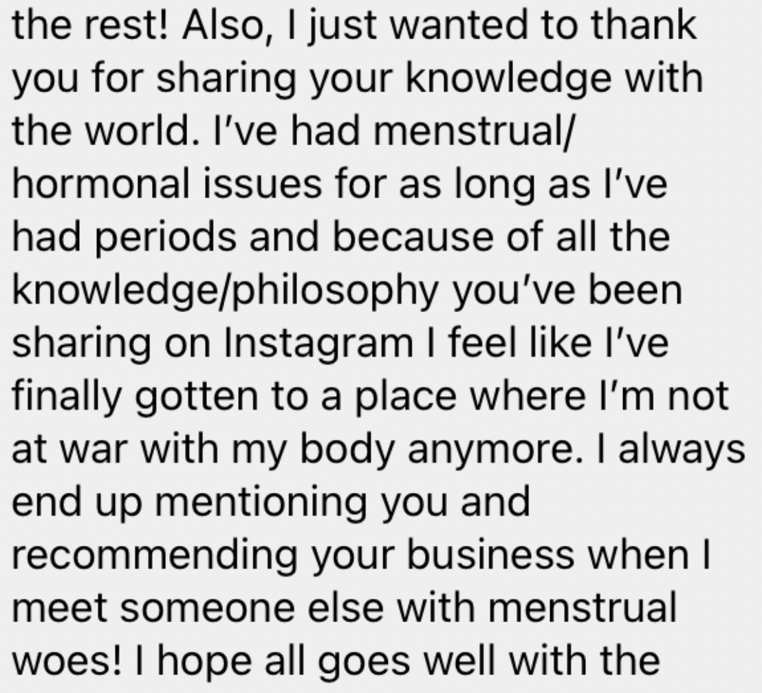 Close-up of a printed message expressing gratitude for sharing knowledge and discussing menstrual and hormonal issues, and mentioning personal experiences with body image and recommending a business related to menstrual health.
