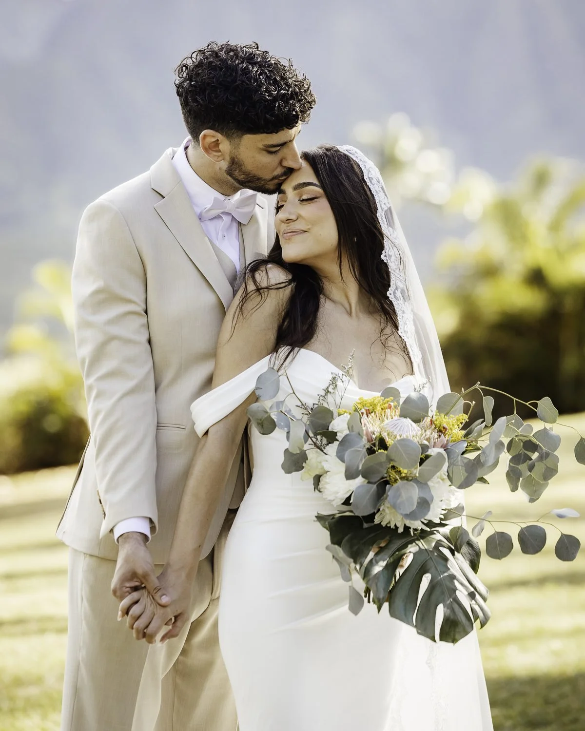 Nancy &amp; Timur’s Romantic Wedding | Heʻeia State Park Wedding in Oʻahu
