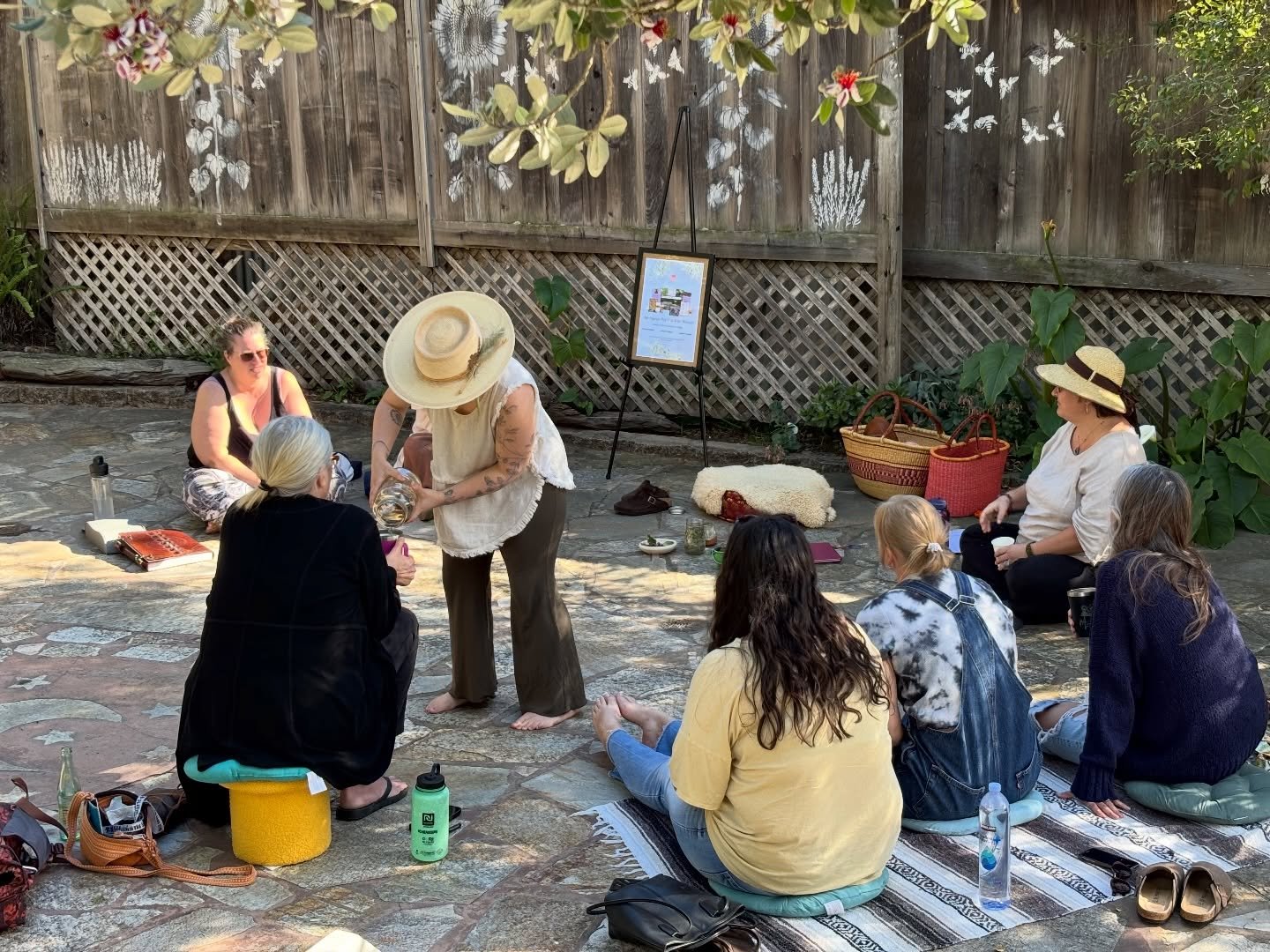 Some photos from our last gathering where we sipped nettle tea and talked about her medicine and magic 🌿🙌🏻🍵

Our next infusion workshop is going to be the first Saturday of next month ☺️ Our next sacred herb are Cleavers 🌱

#herbologyforthewildw