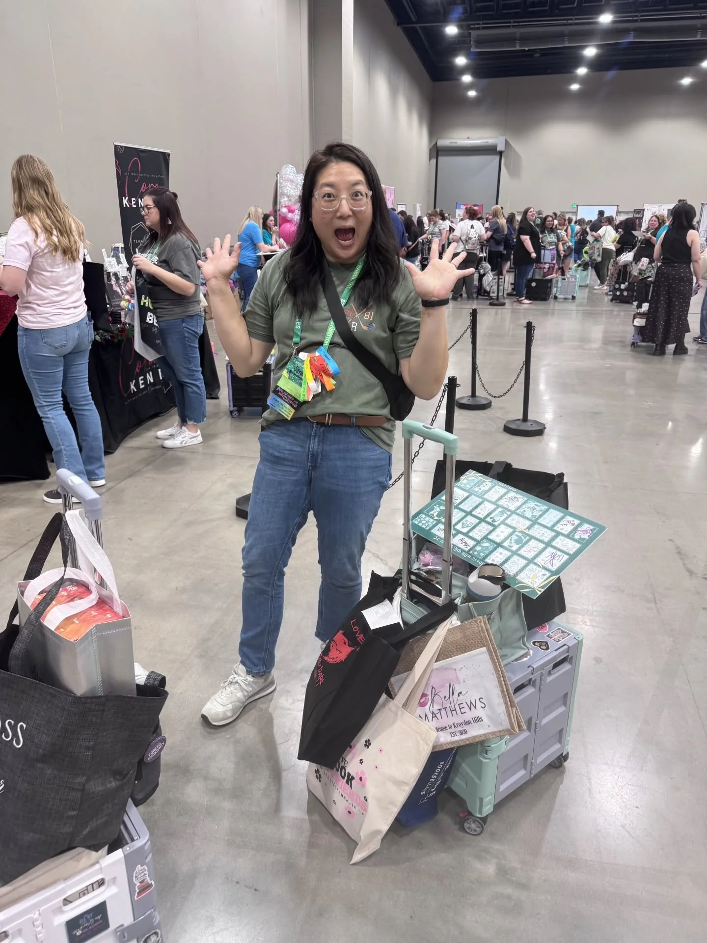 ✨️First book signing of 2026✨️
Went to my second @southernbellebookevents (Holiday with the Belles) event yesterday and got to see these beauties! @authorerinhawkins @ashley_munozauthor @authorgailharis 💚💚💚 Southern Belle does such an amazing job 