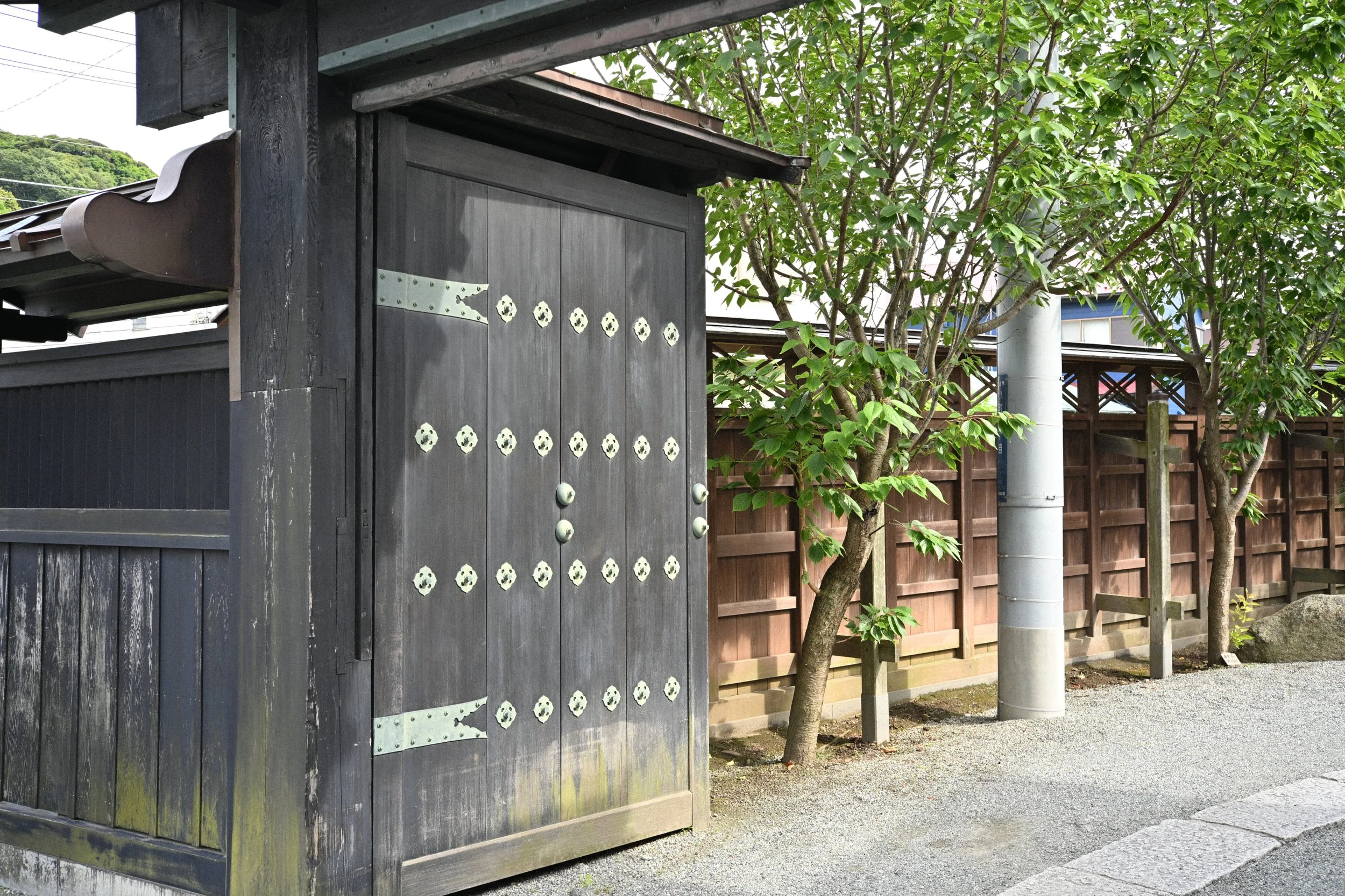 Although Honkaku-ji Temple was founded in the 8th year of Eikyo (1436), the history of Eido is even older, and it is said that it is in the early Kamakura period. And this Ebi-do has a deep connection with the Nichiren saint, and it is said that the 