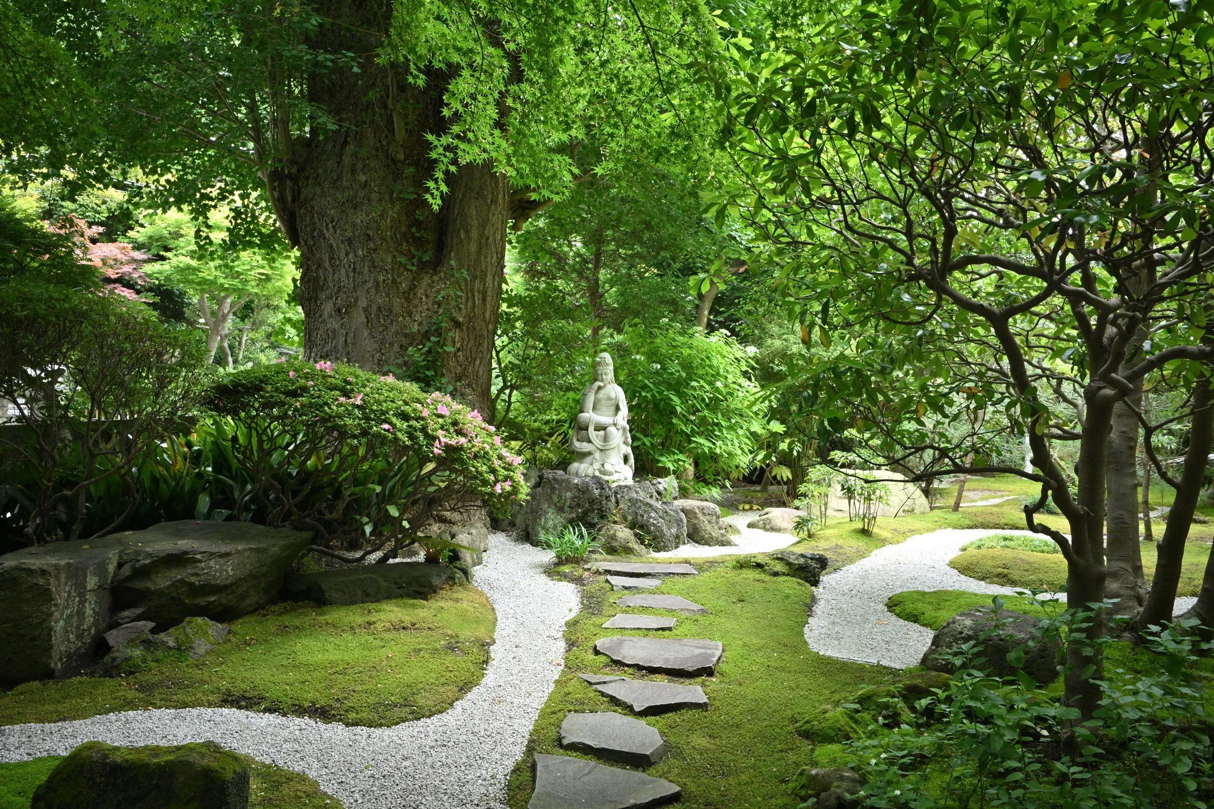 The family temple of both the Ashikaga and Uesugi clans, Hōkoku-ji was established by founding priest Tengan Eko in 1334