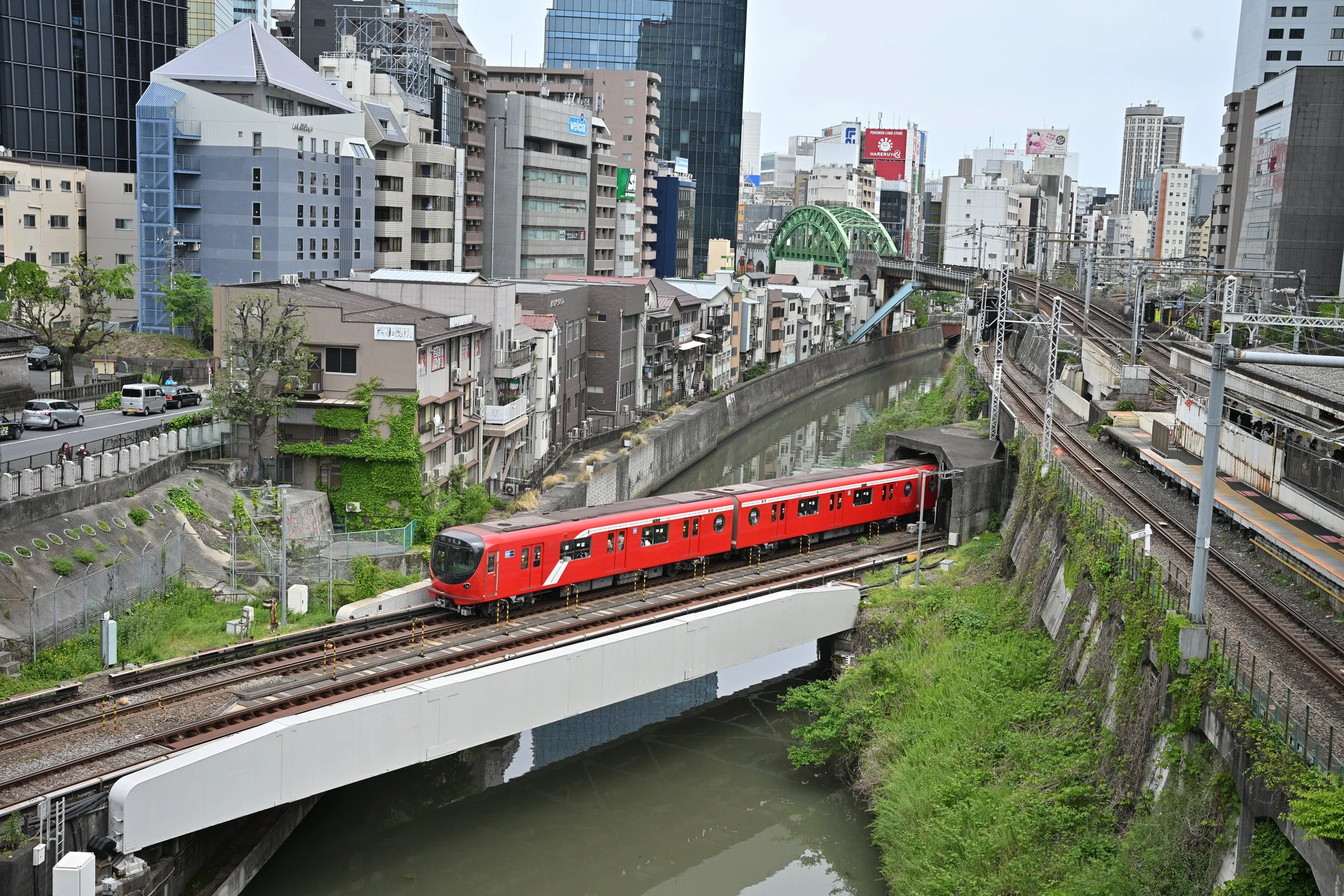 If I had an HO train set.  Boom, just like that!  The Maronouchi Tokyo Train Ochanomitzu Station.