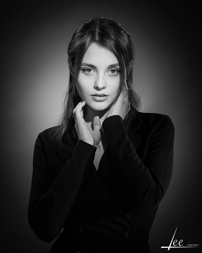 Černobílá portrétní fotografie