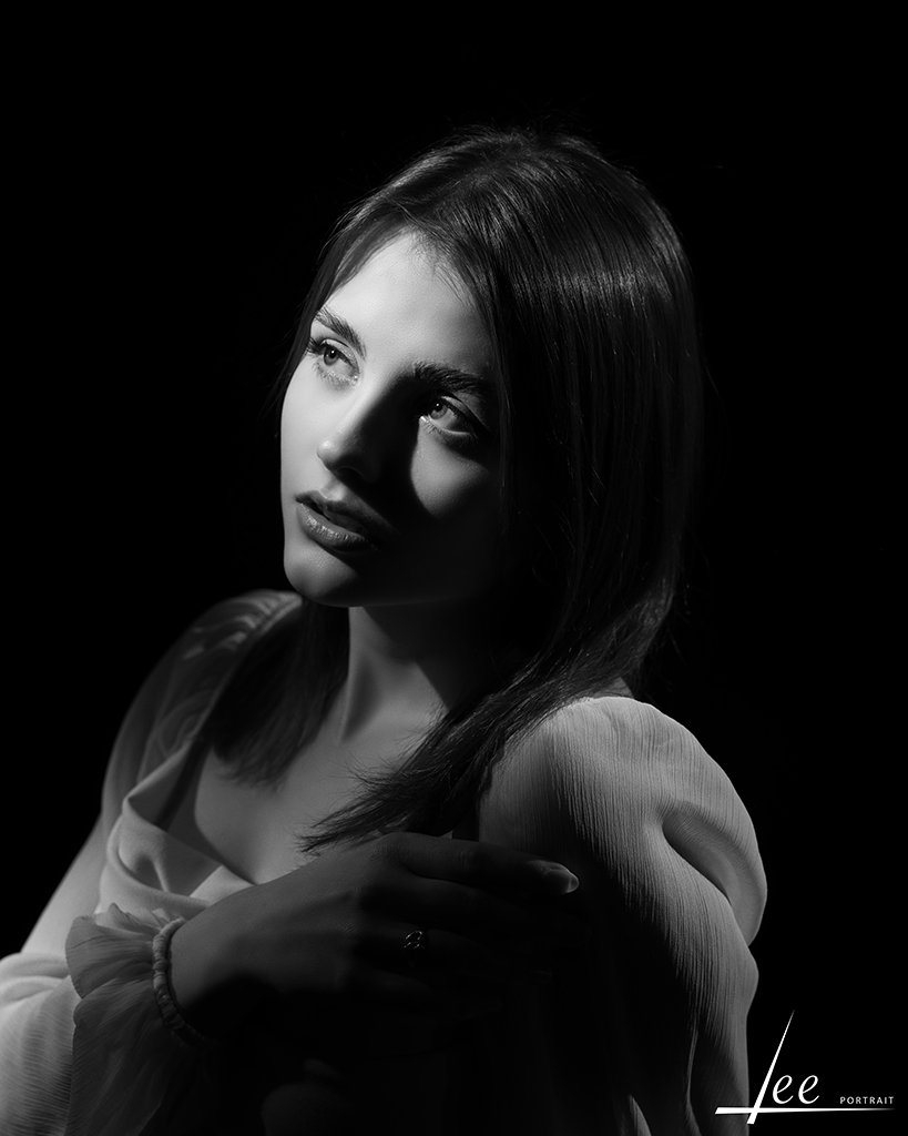 Černobílá portrétní fotografie