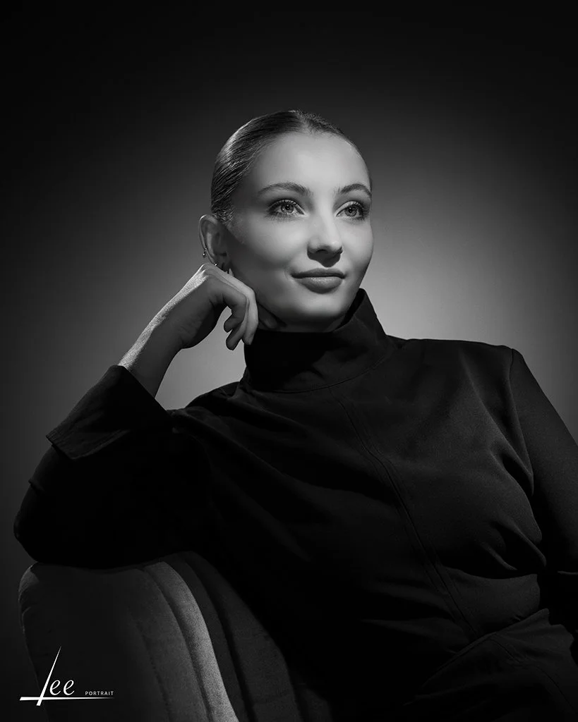 Černobílý portrét ve studiovém světle, Portrait Studio Lee, Olomouc