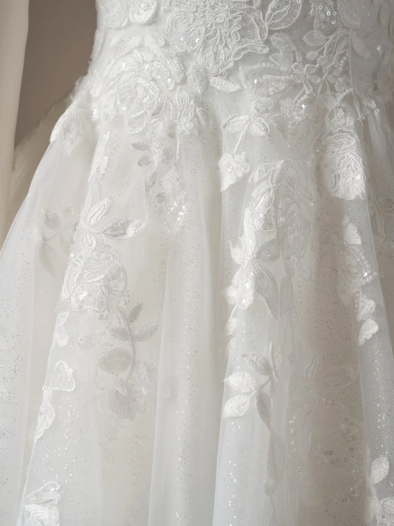 Available with sparkle tulle or plain. 