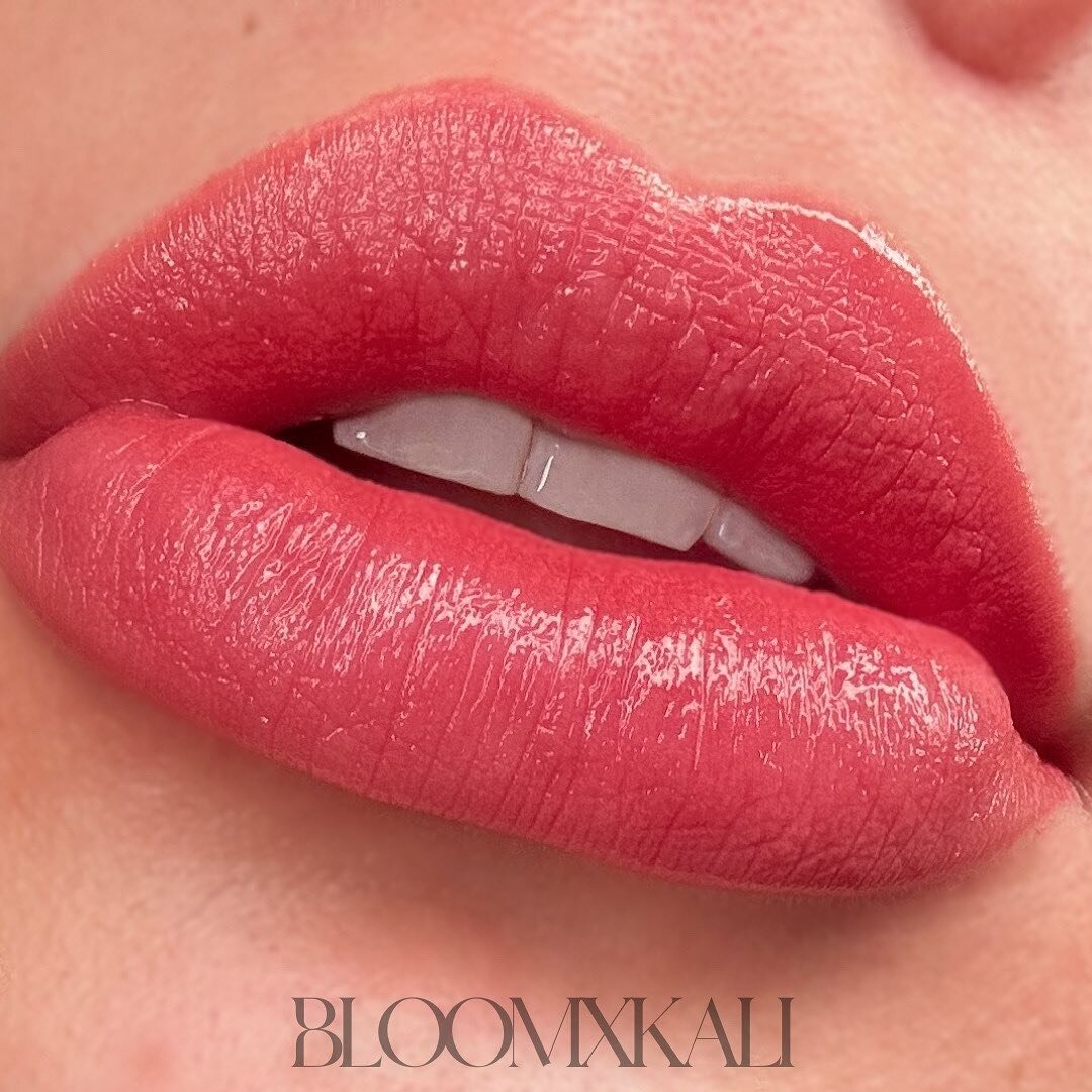 i can&rsquo;t believe i haven&rsquo;t posted these yet 😍😍😍
⠀⠀⠀⠀⠀⠀⠀⠀⠀
Color will fade about 40% once healed and leave the client with a natural and healed lip tone! 
⠀⠀⠀⠀⠀⠀⠀⠀⠀
Interested in scheduling a lip blush or looking to neutralize dark tones